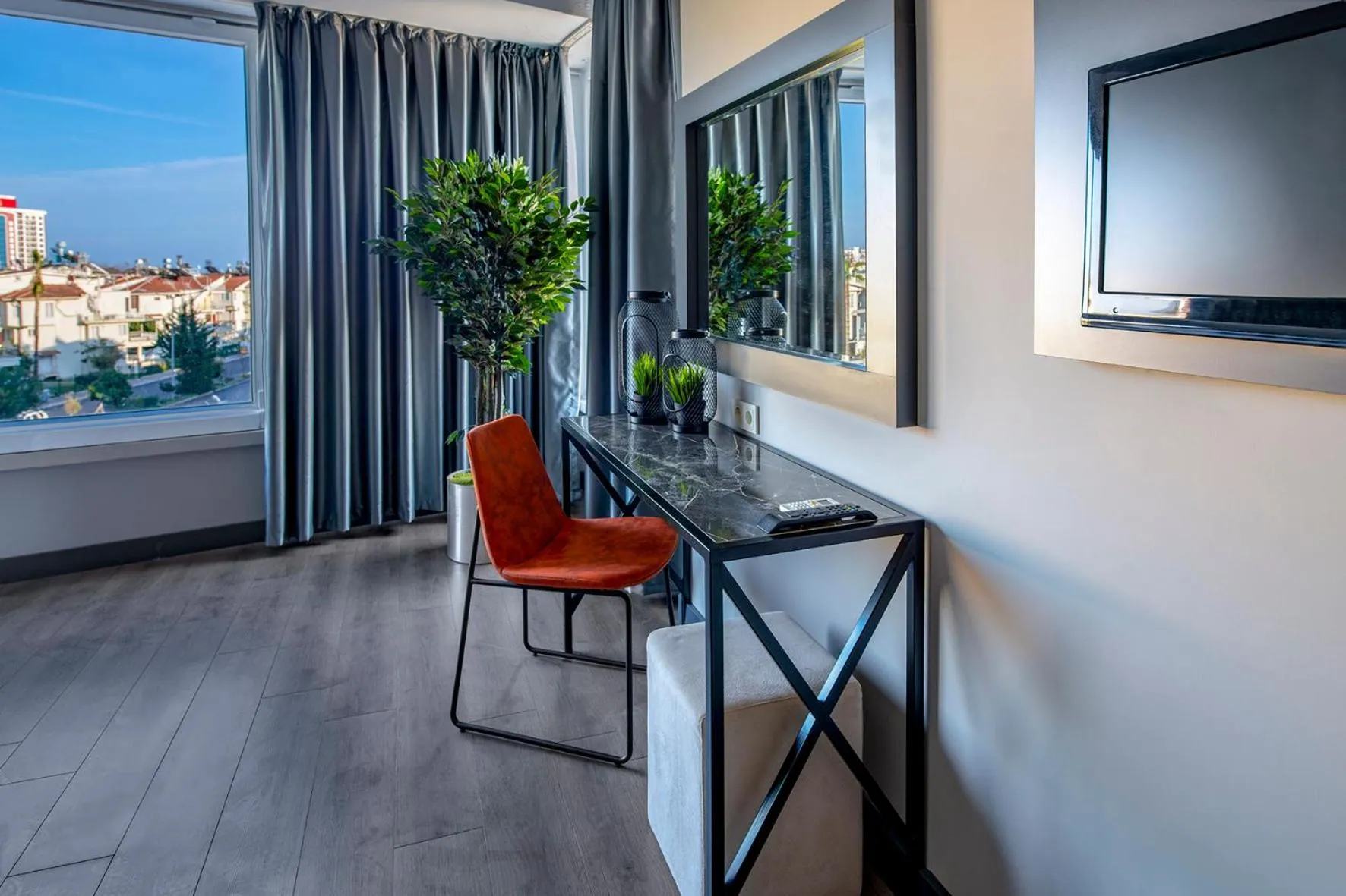 Photo of the whole room in Tourist Hotel