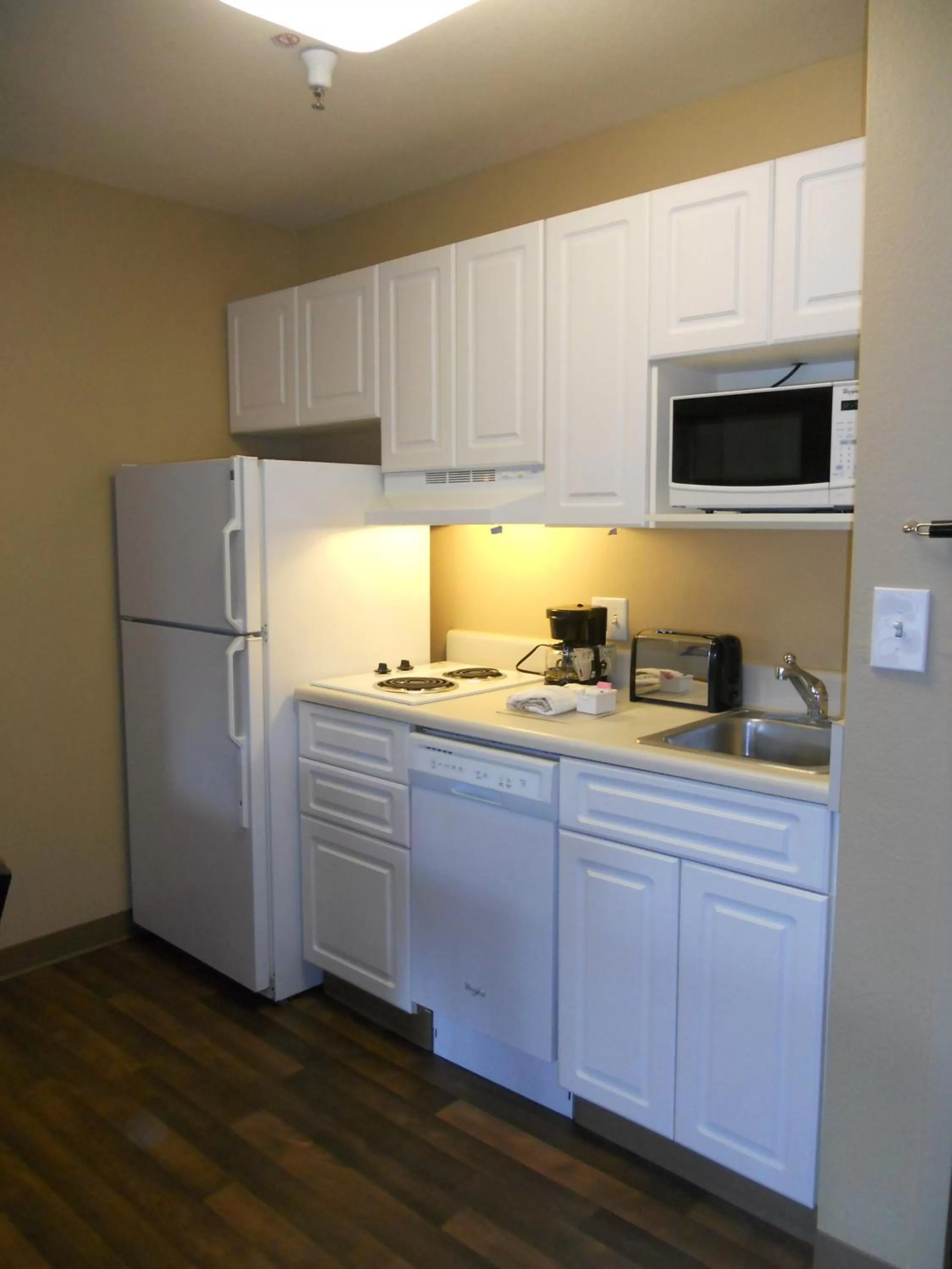 Kitchen or kitchenette in Extended Stay America Suites - Orlando - Convention Center - Universal Blvd