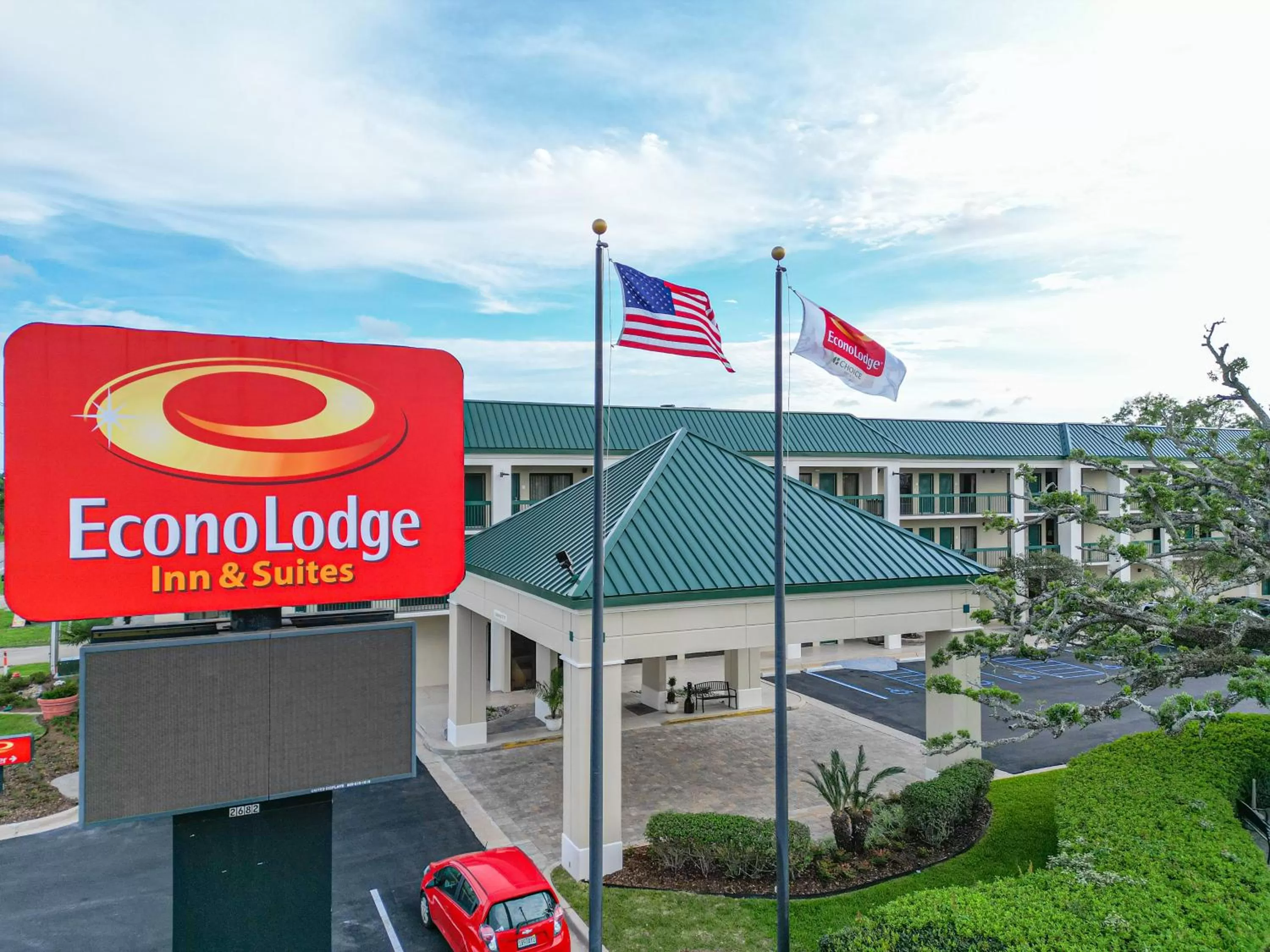 Property building in Econo Lodge Inn & Suites Foley-North Gulf Shores