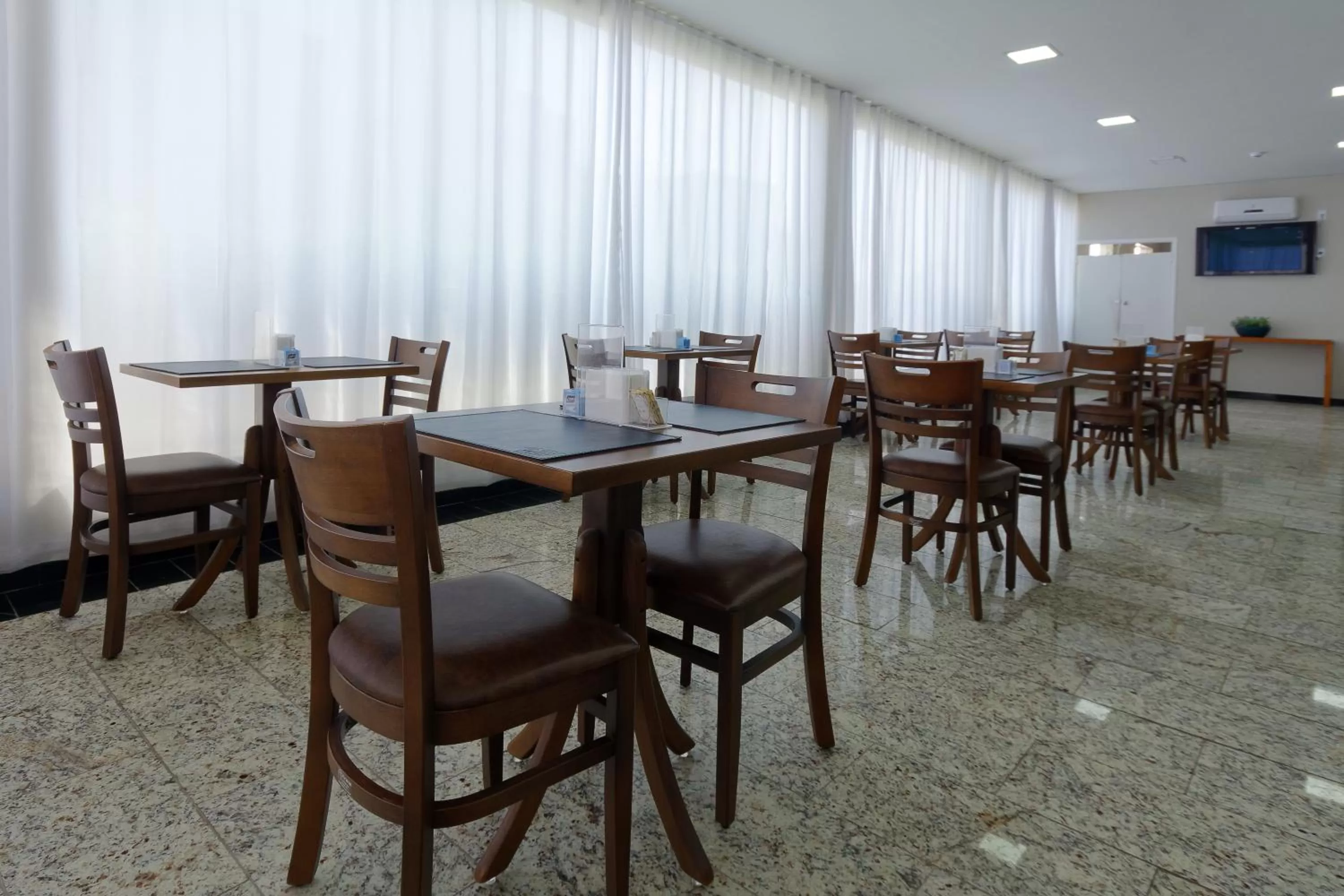 Restaurant/places to eat in Fênix Hotel Bom Retiro