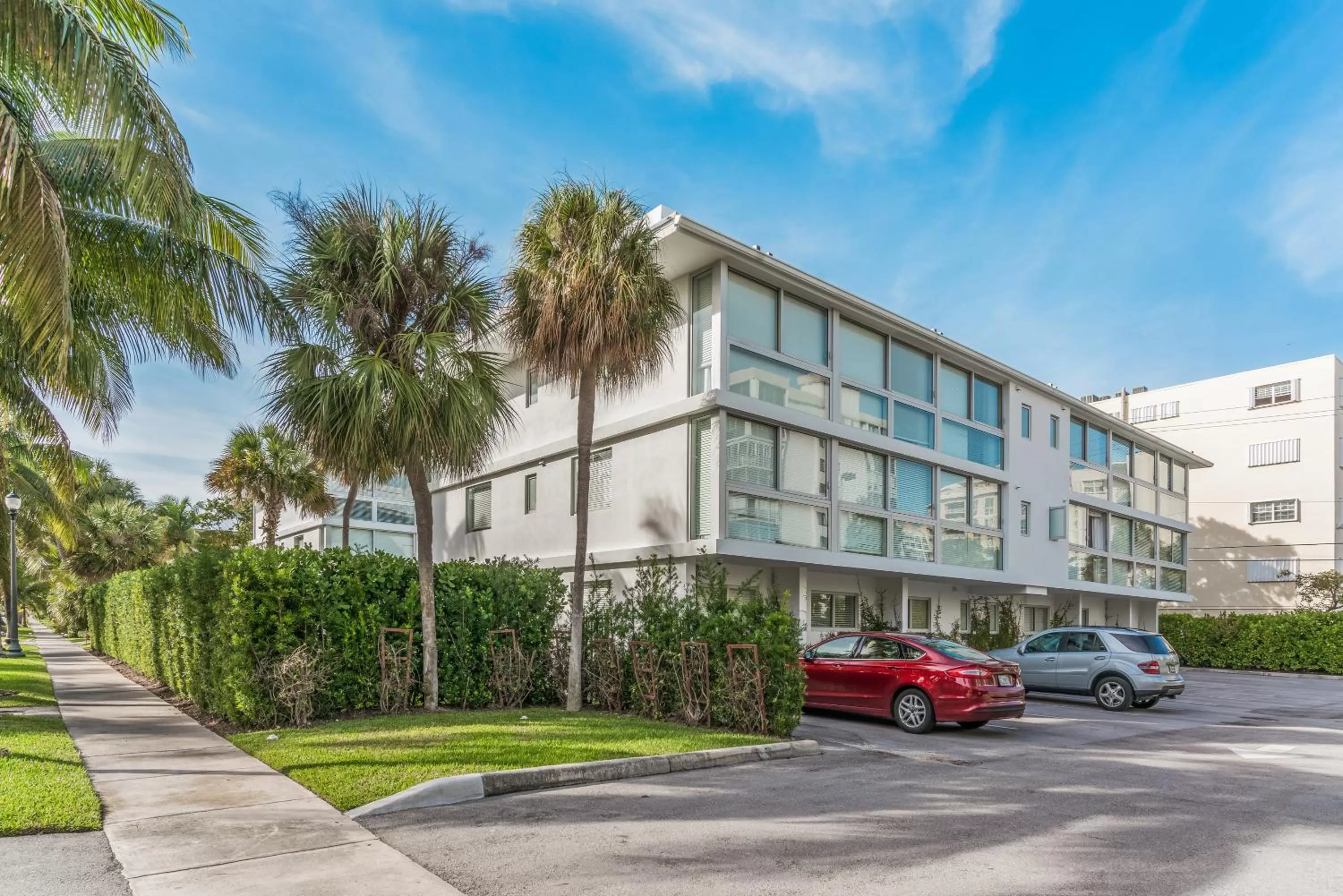 Property building in Beach Haus Key Biscayne Contemporary Apartments