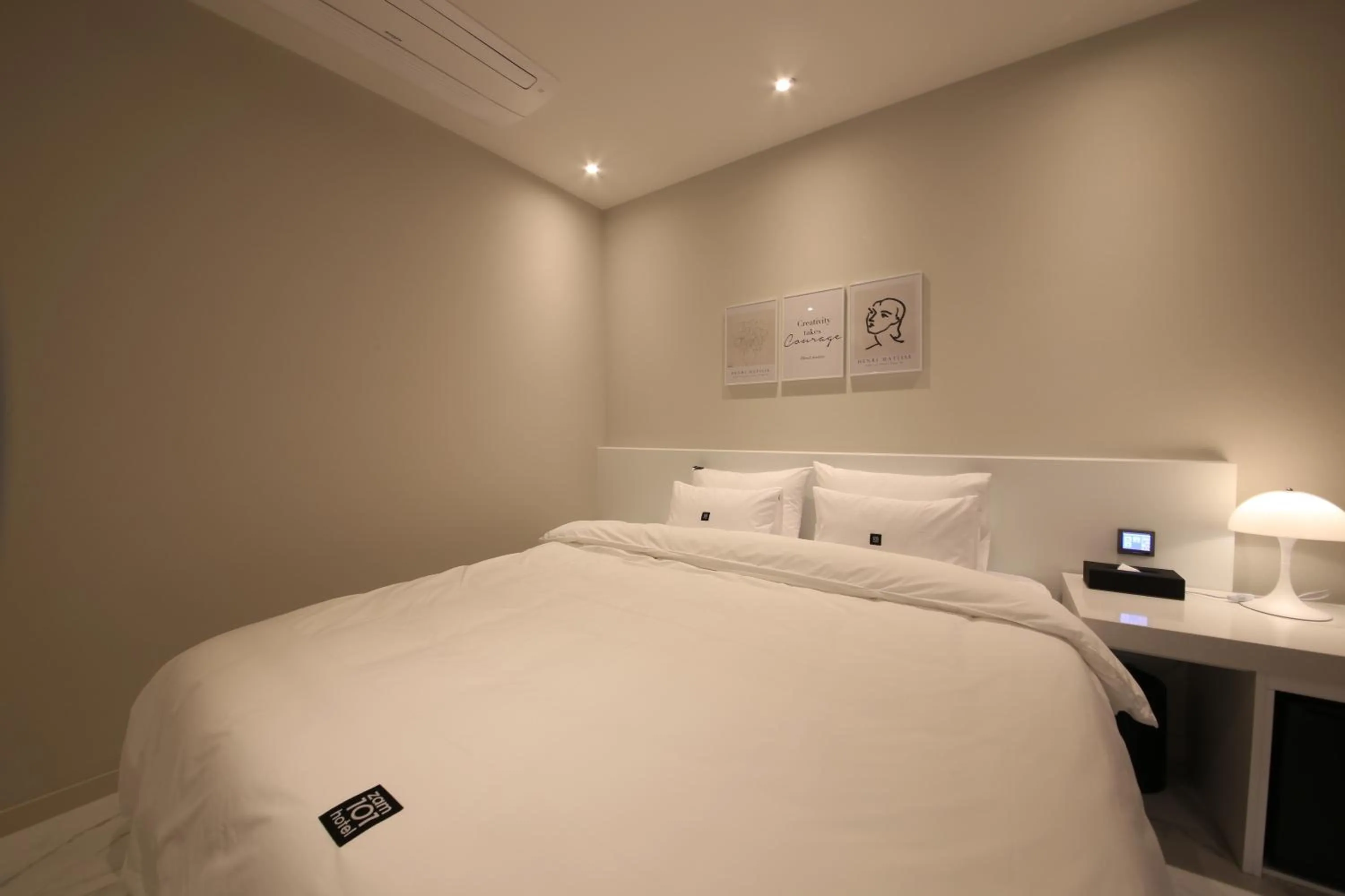 Bed in Zam101 Hotel Gimhae