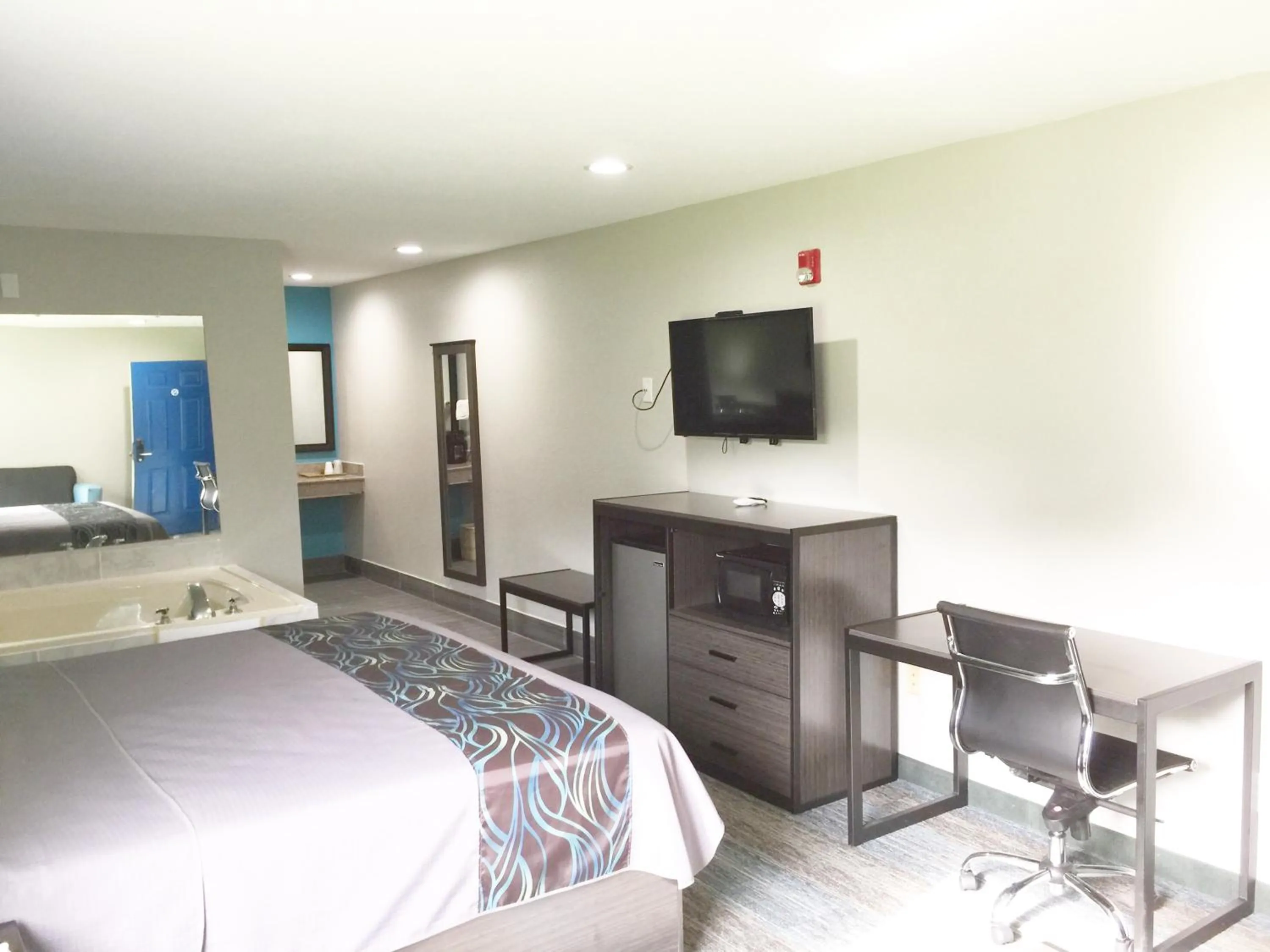 Bed in Americas Best Value Inn & Suites Mont Belvieu Houston