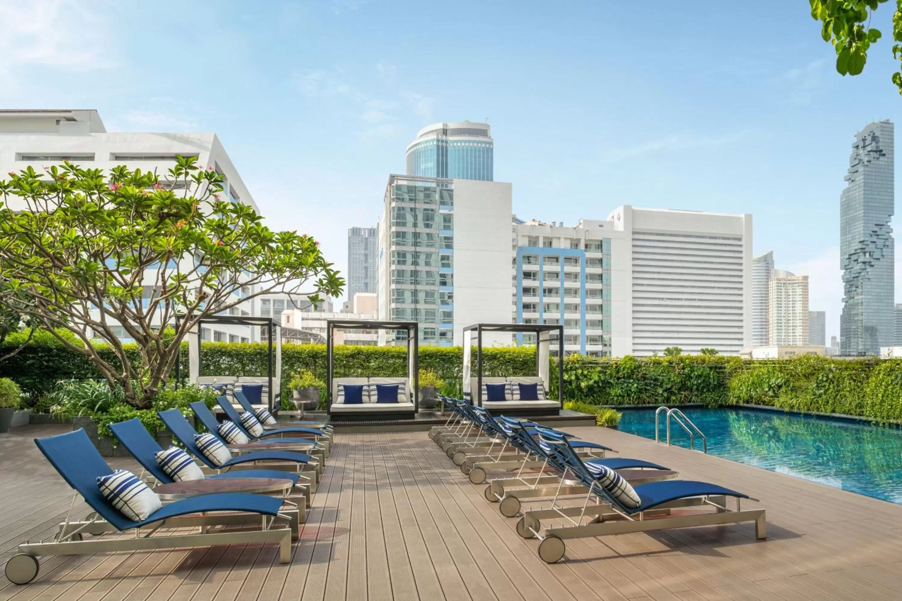 Swimming pool in Le Meridien Bangkok