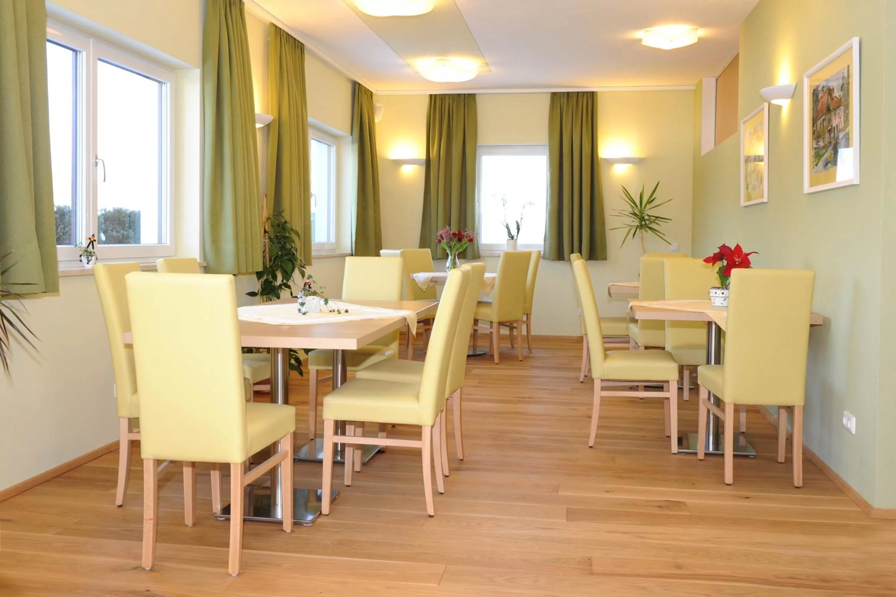 Dining area in Pension Sommerauer