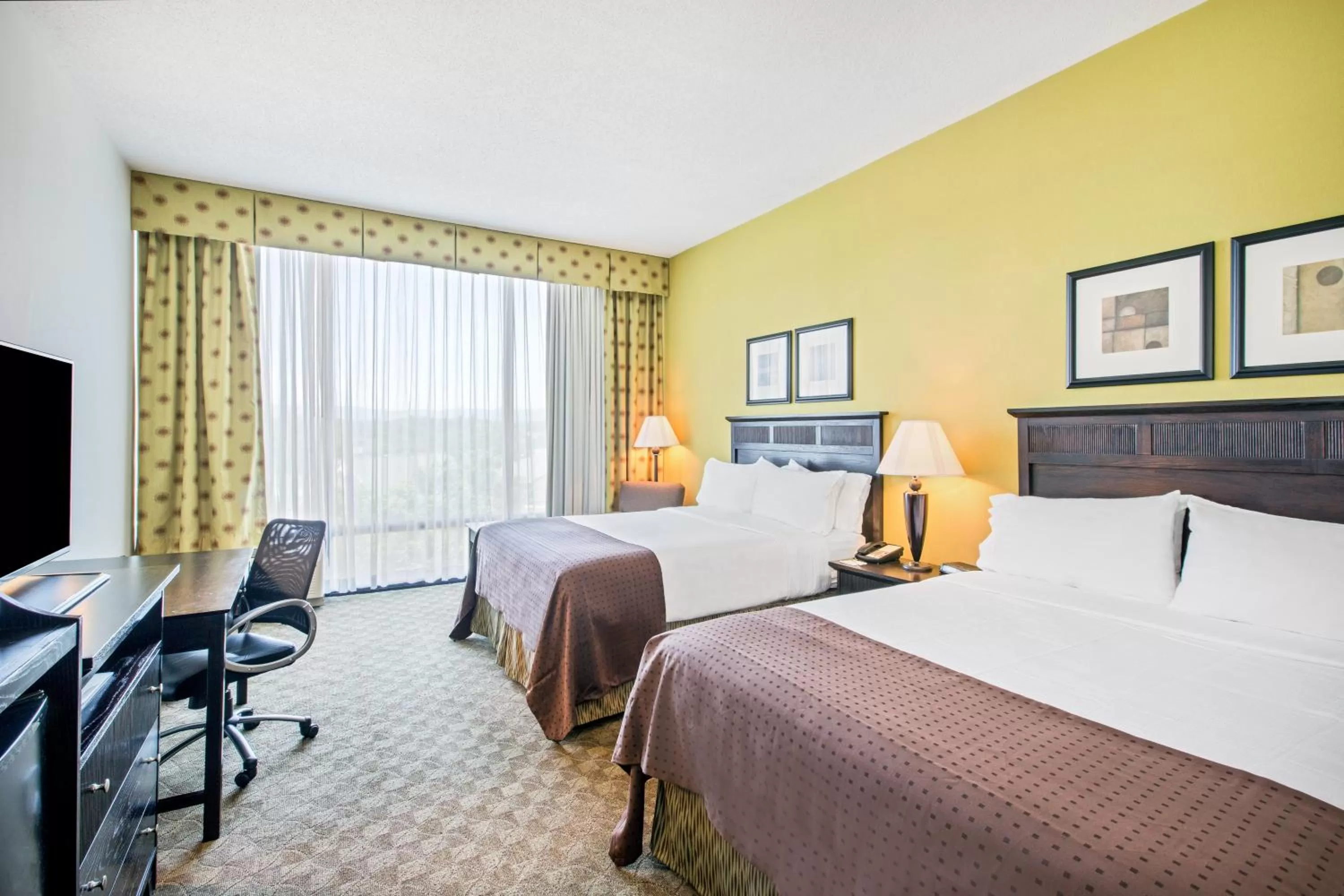 Queen Room with Two Queen Beds - Mobility Access Tub/Non-Smoking in Holiday Inn Roanoke - Tanglewood Route 419 & I 581, an IHG Hotel