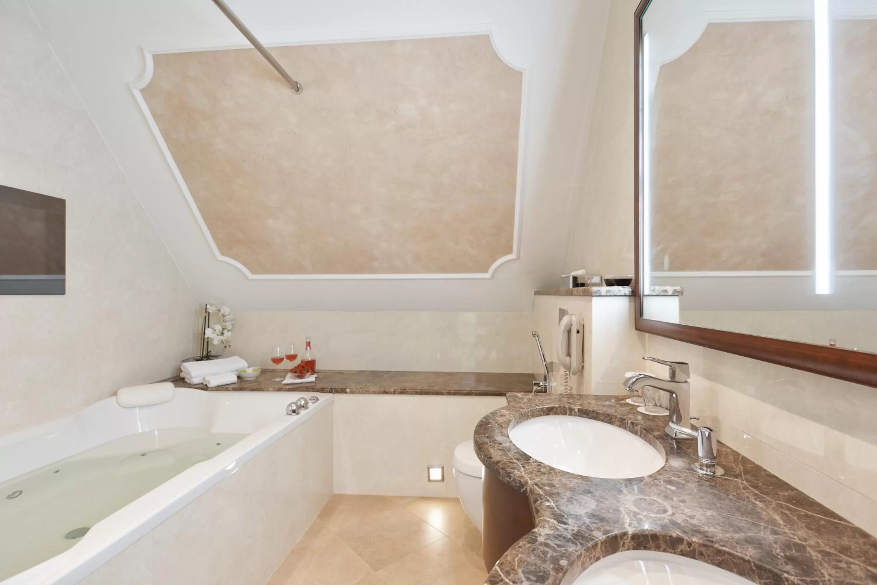 Hot Tub in Hotel Romance