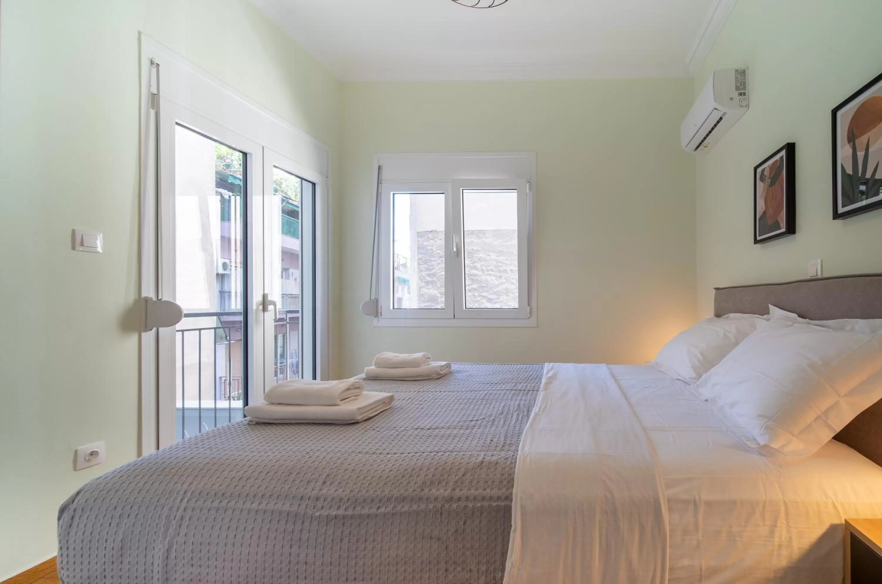 Bed in Aris123 by Smart Cozy Suites - Apartments in the heart of Athens - 5 minutes from metro - Available 24hr