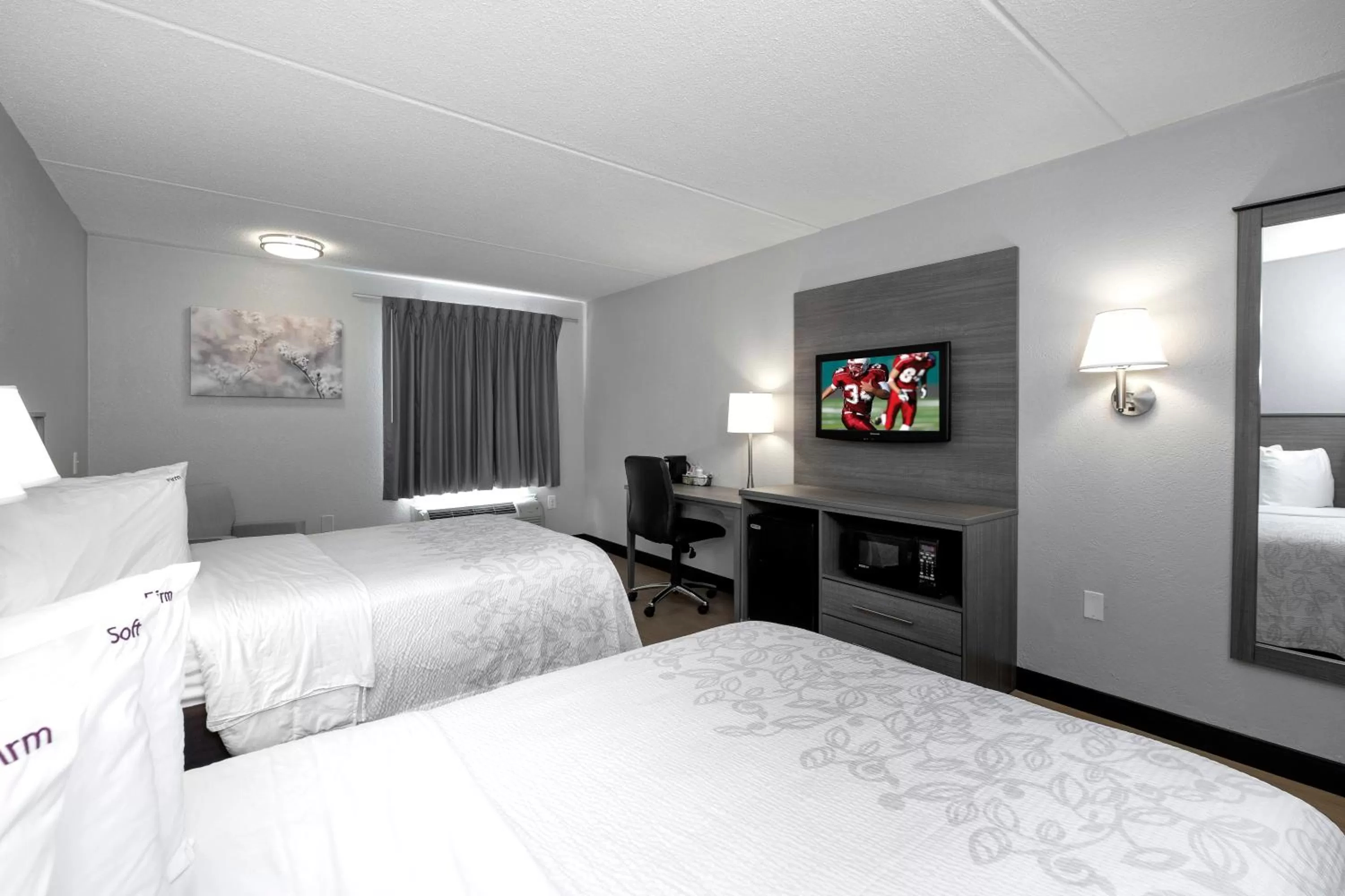 Photo of the whole room, Bed in Red Roof Inn PLUS Boston - Mansfield - Foxboro