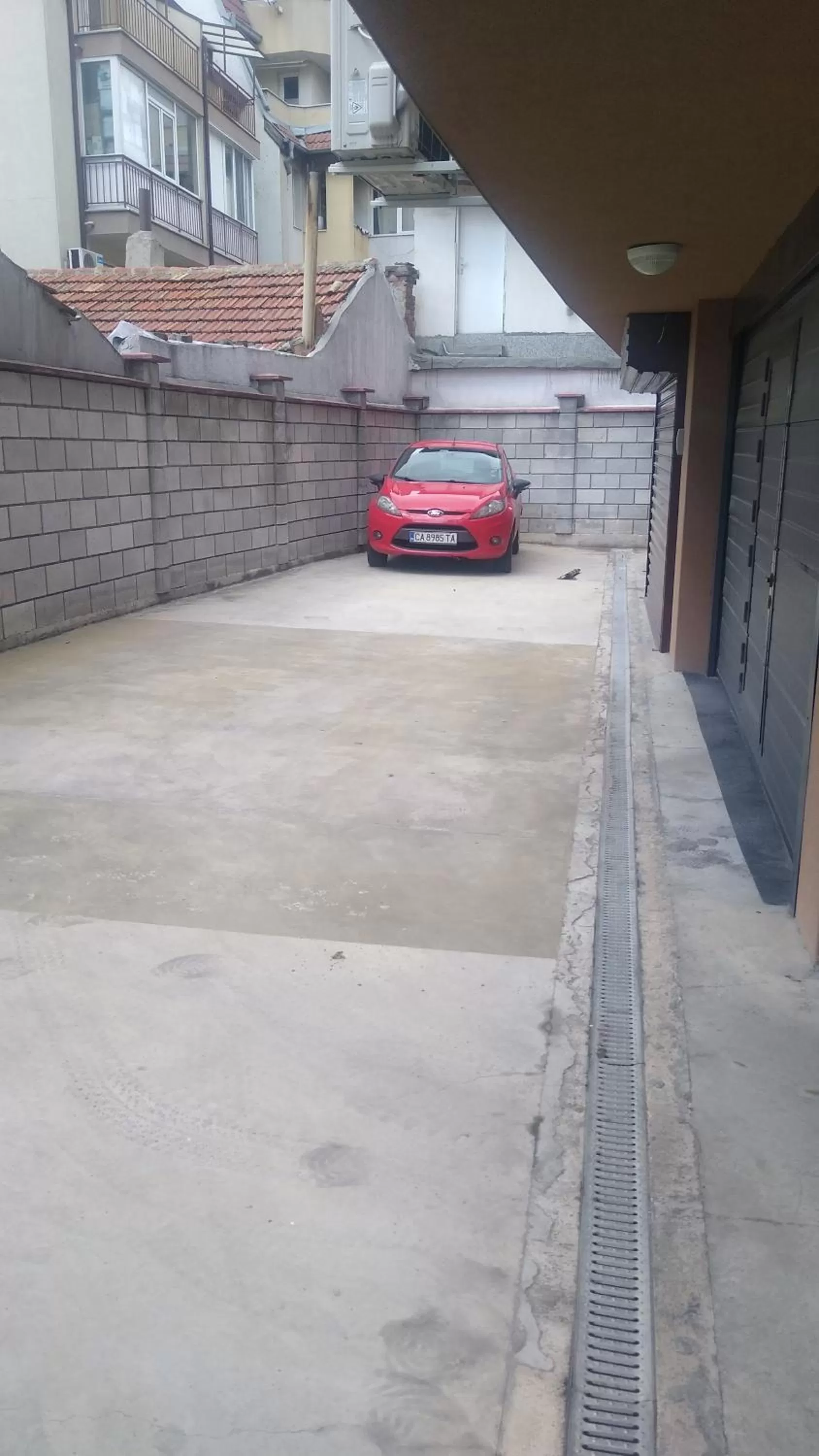 Parking in Hotel Color