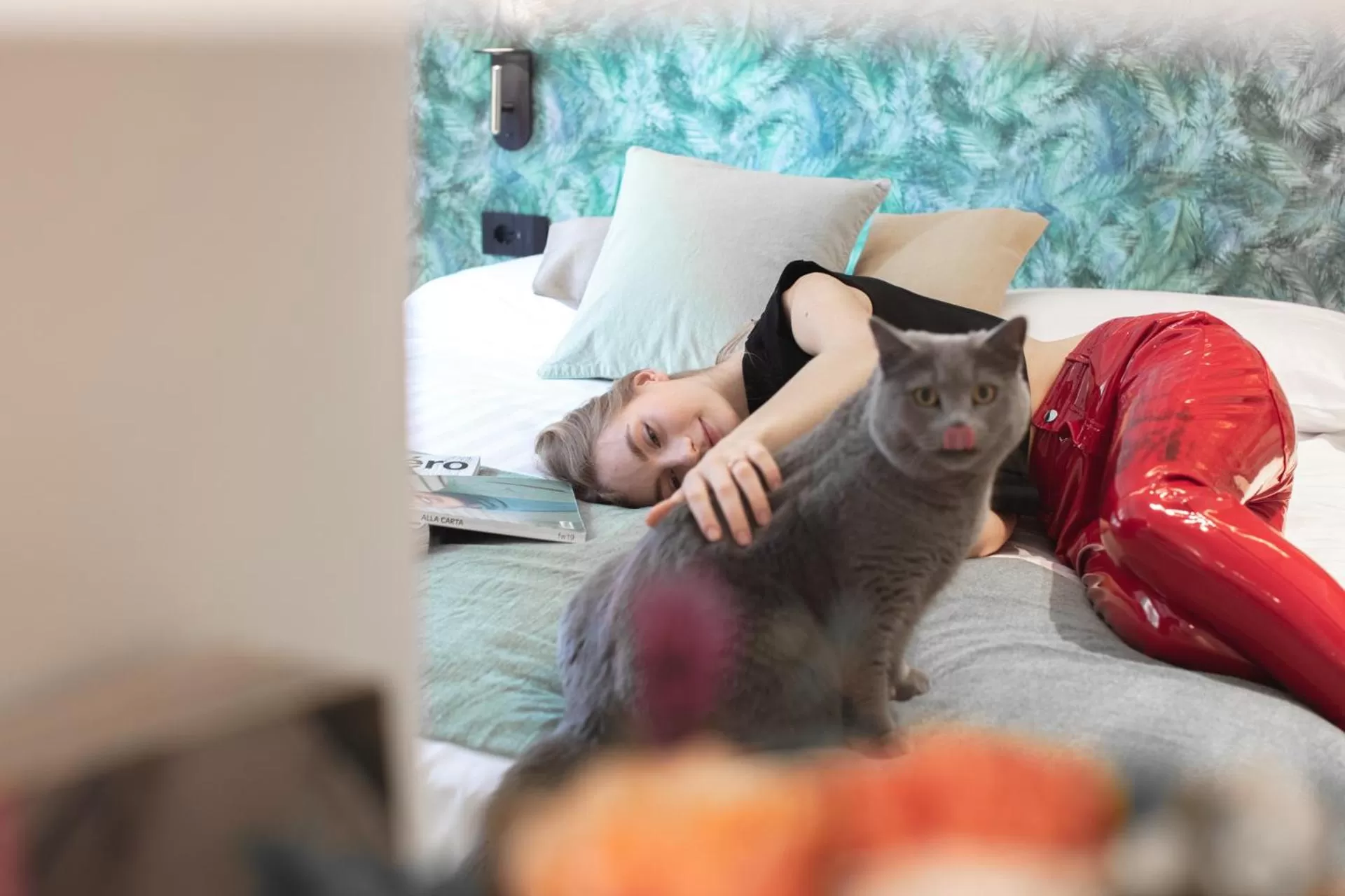 People in Sant'Ambrogio Apartments, Reception h24