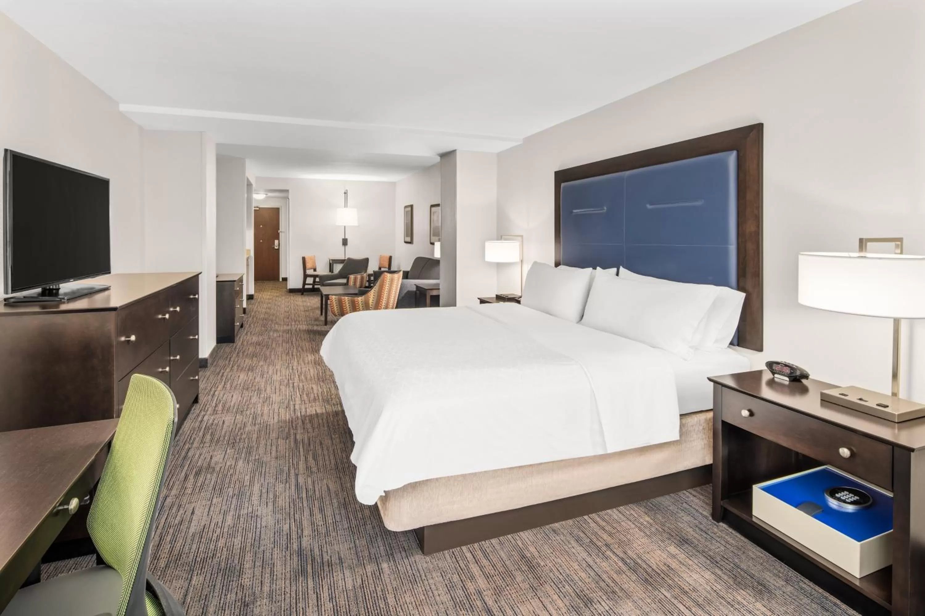 Photo of the whole room, Bed in Holiday Inn Express & Suites Wilmington-Newark by IHG