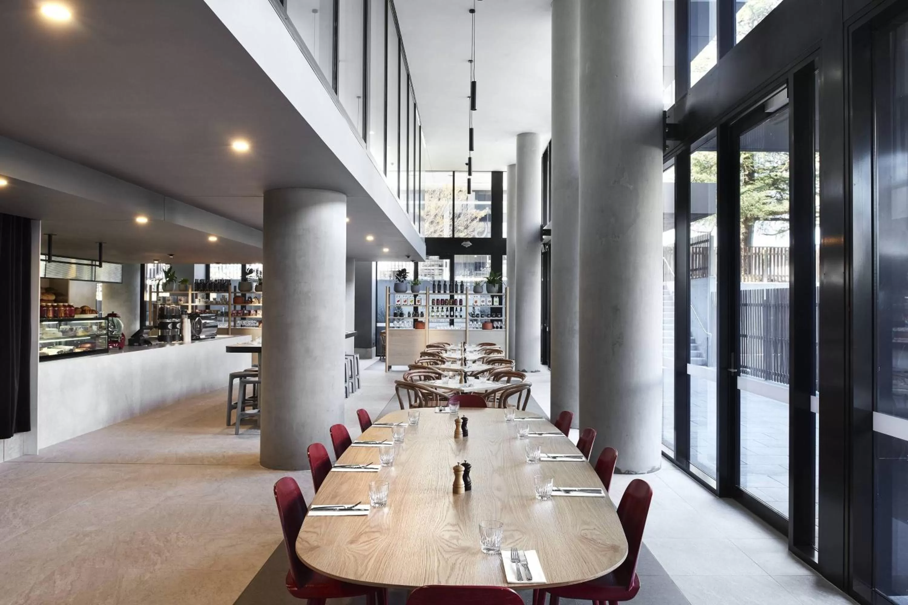 Restaurant/places to eat in Midnight Hotel, Autograph Collection