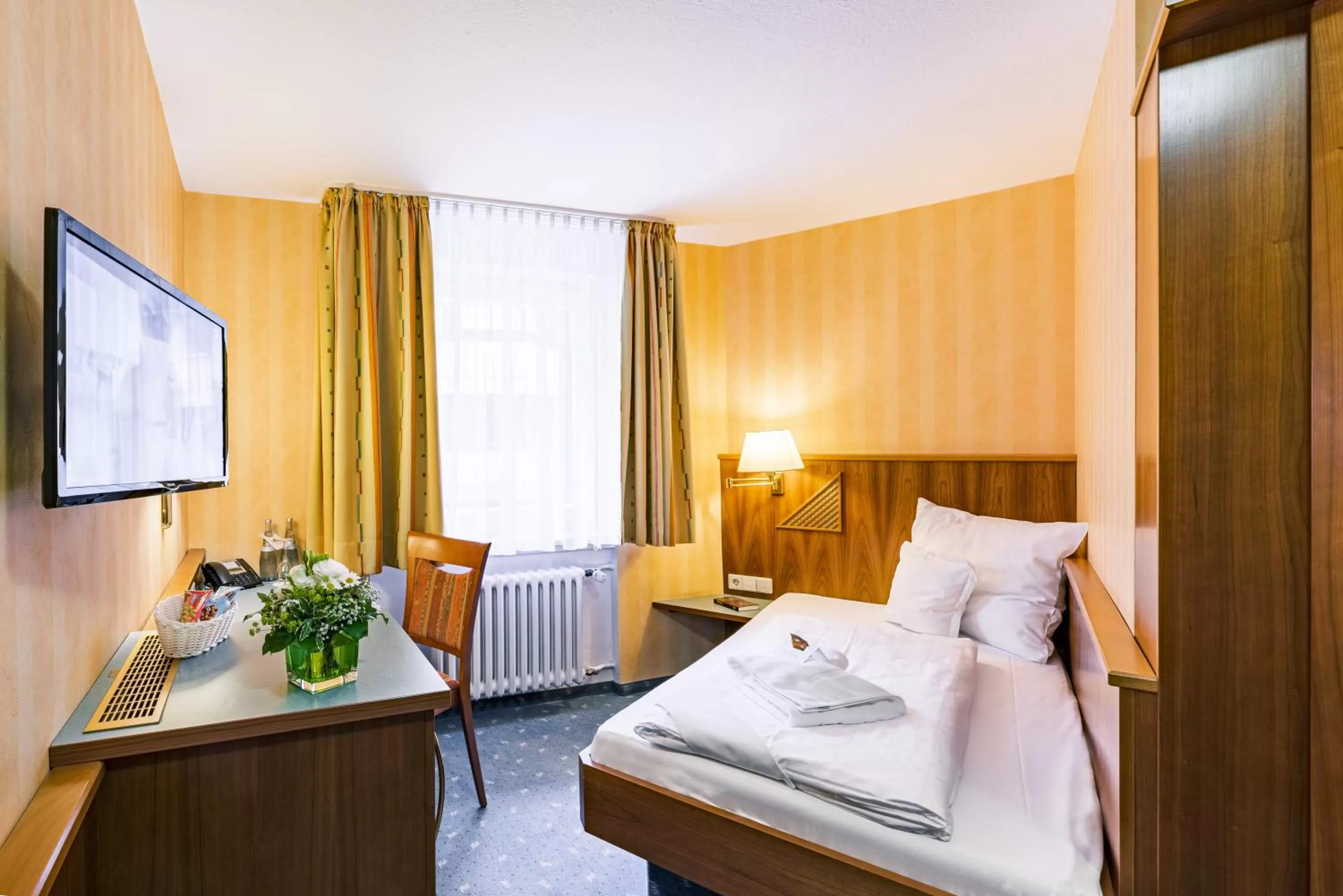 Photo of the whole room, Bed in Hotel Wartburg