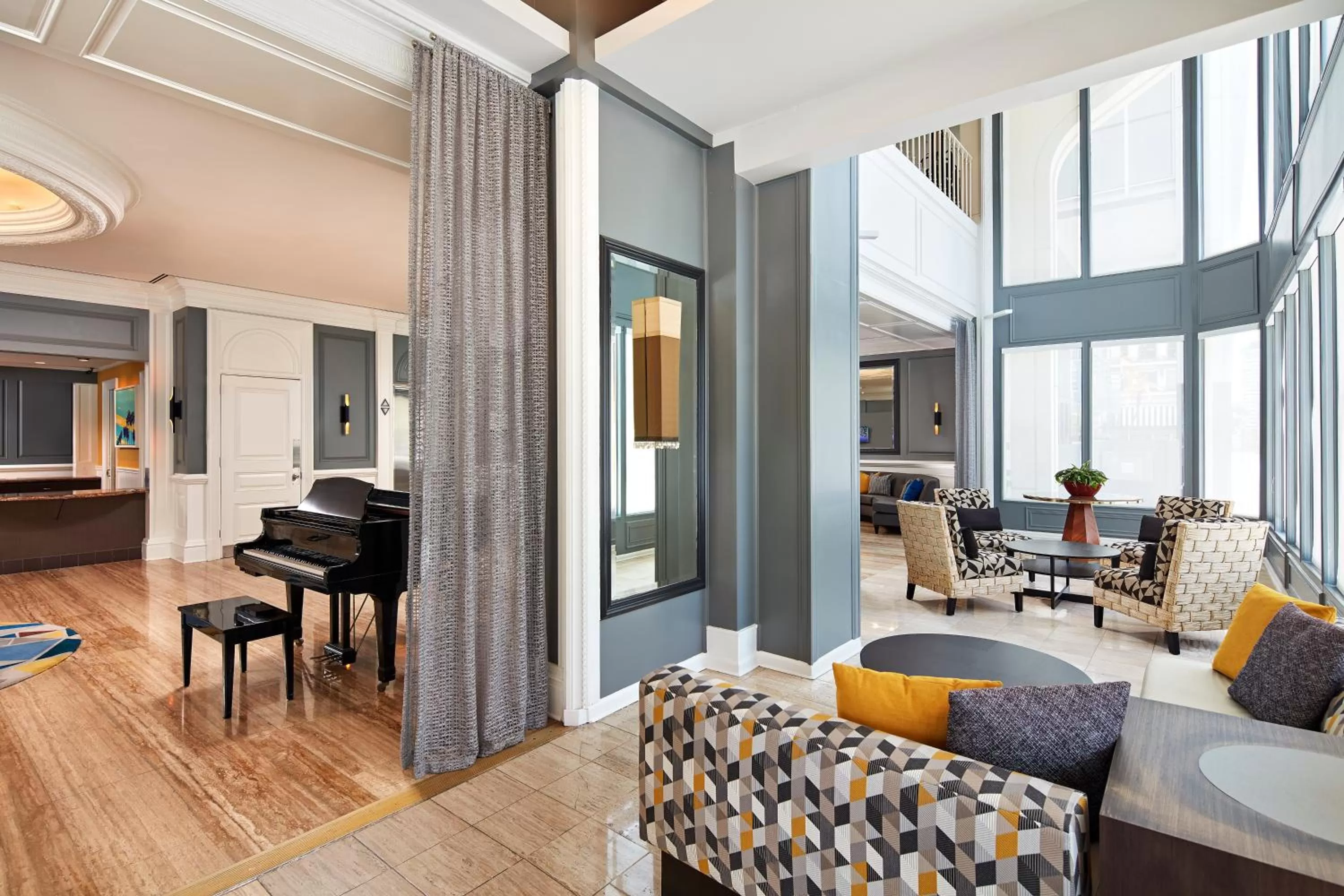 Communal lounge/ TV room in The Bristol Hotel San Diego