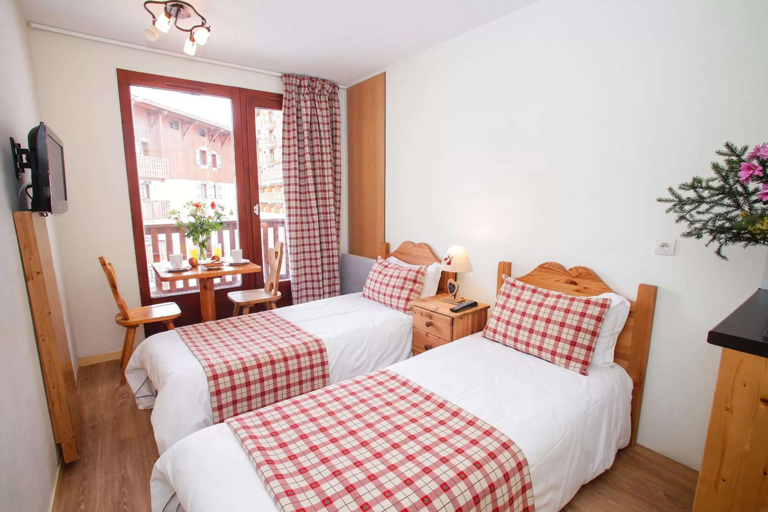 Bedroom, Bed in Odalys Chalet Alpina