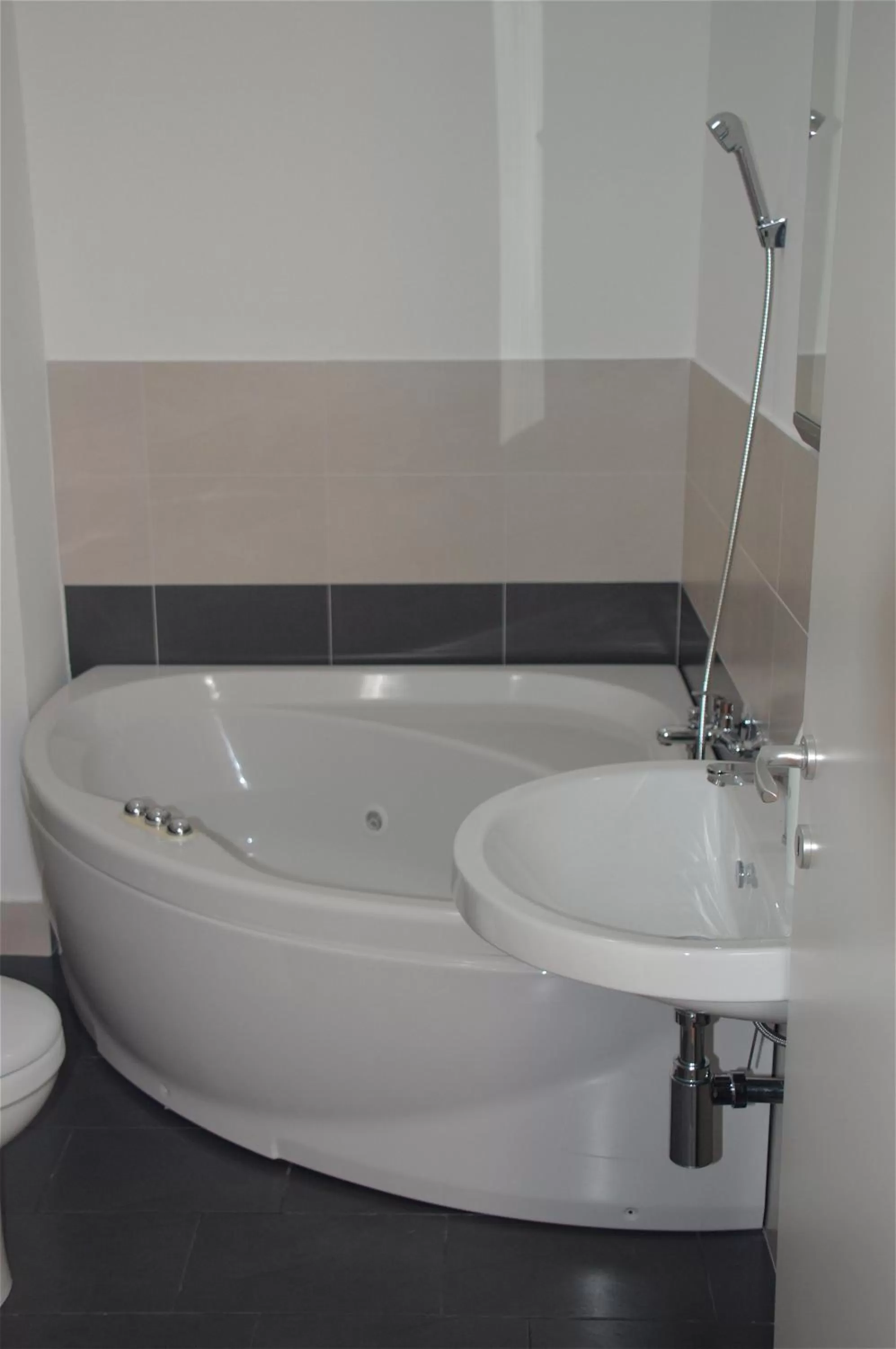 Hot Tub in B&B Porta delle Madonie