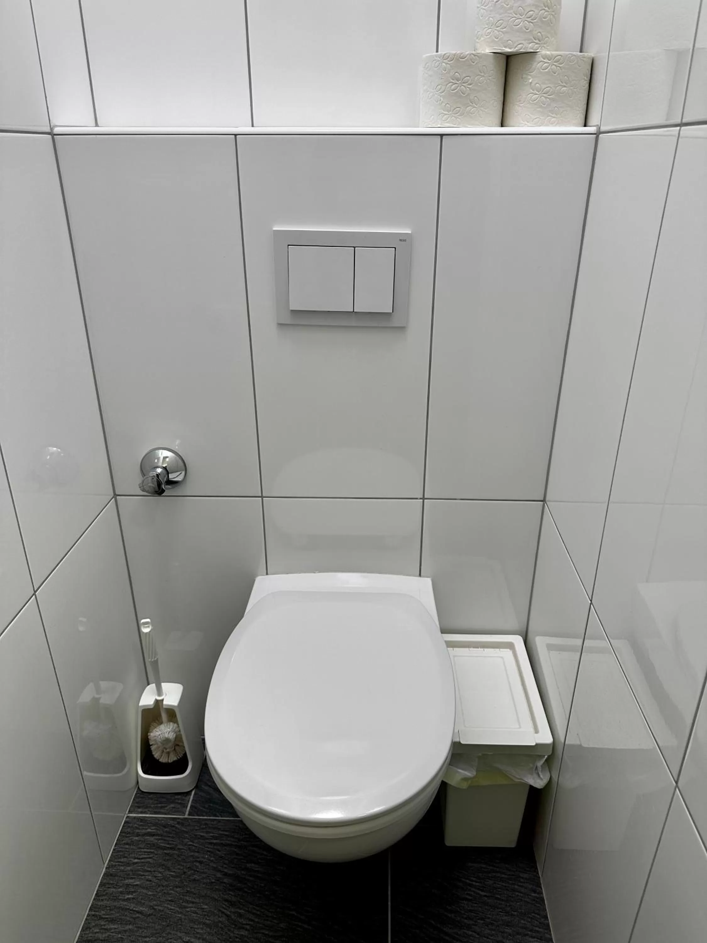 Toilet in AJO Apartments - Messe City Flat - Self-Check-in