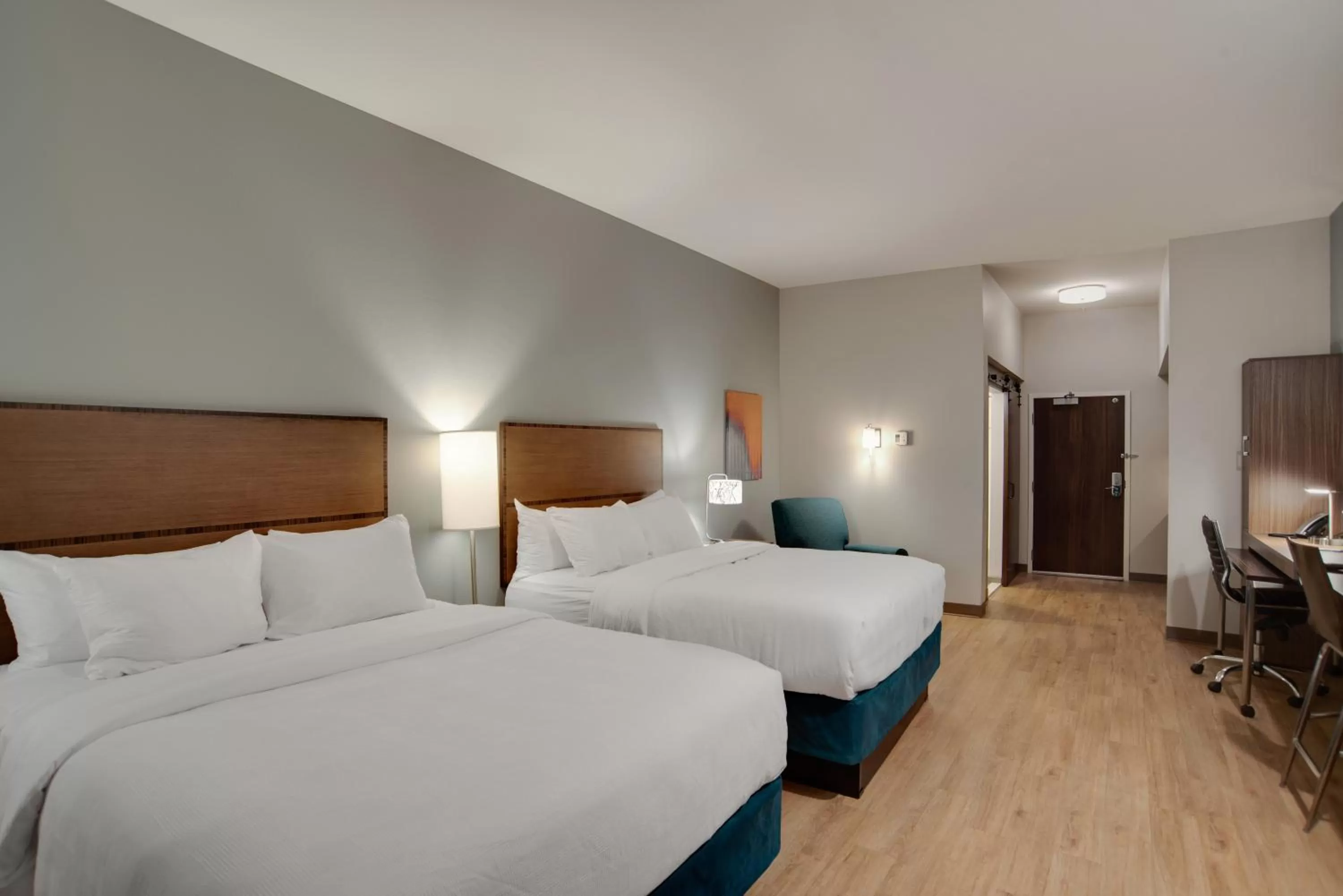 Photo of the whole room, Bed in MainStay Suites Carlisle - Harrisburg