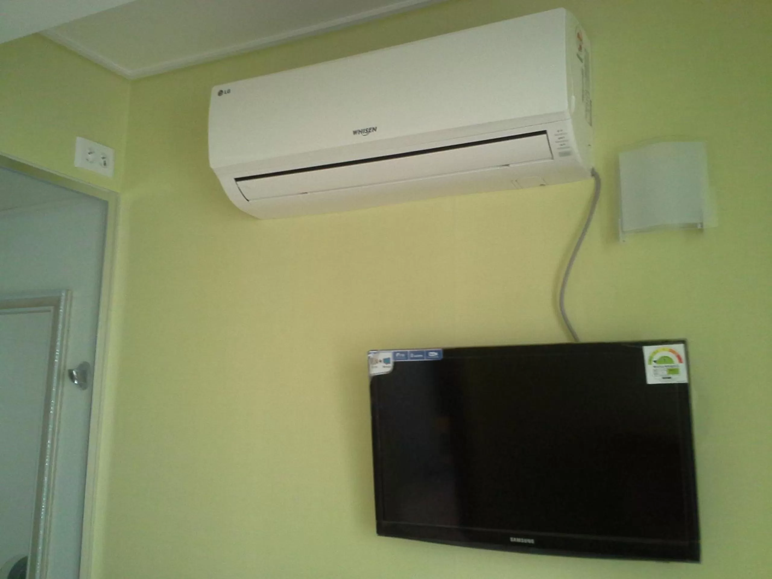 Photo of the whole room in Rainbow Hotel Myeongdong