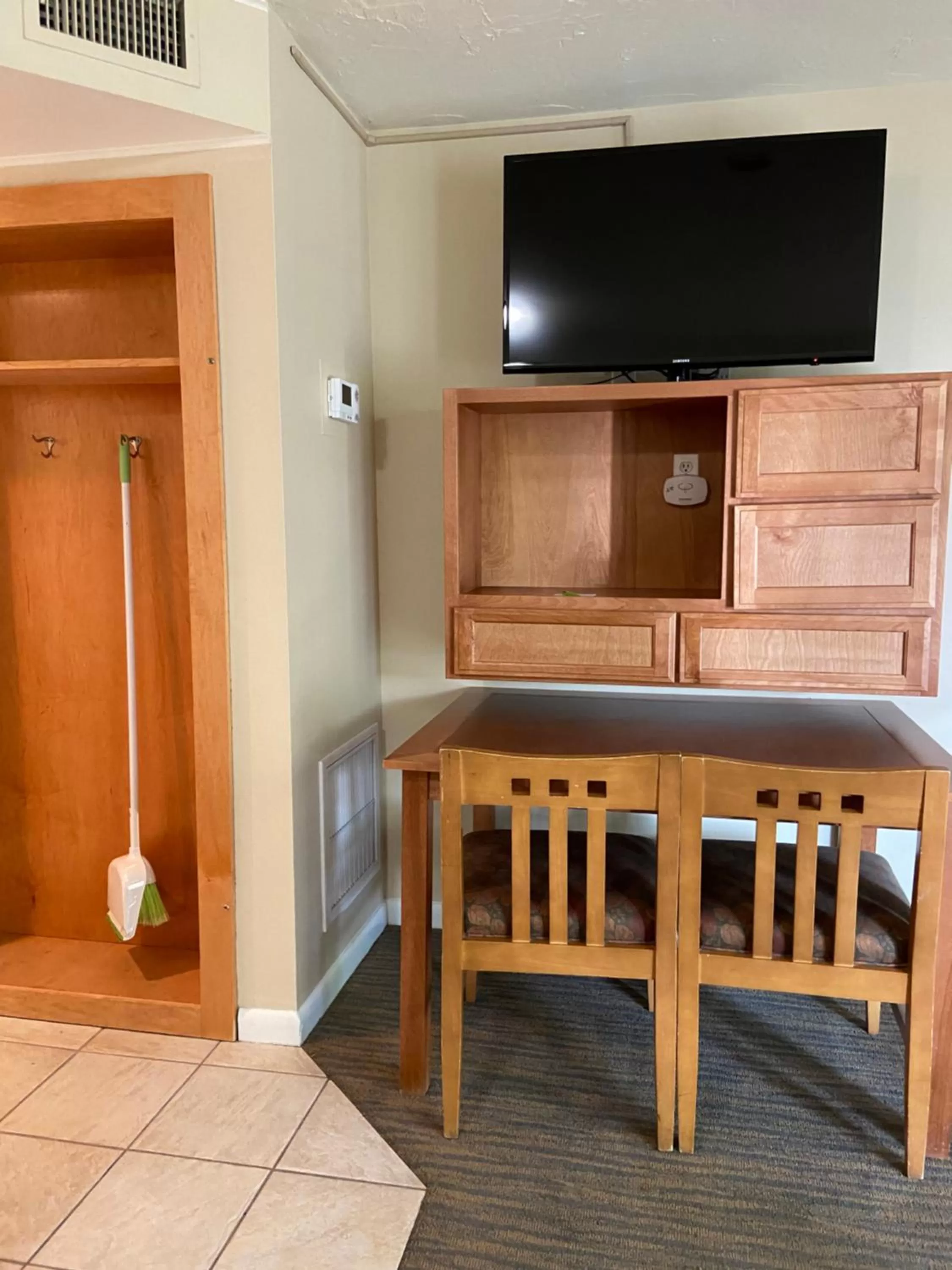 TV and multimedia in GetAways at Park Regency Resort