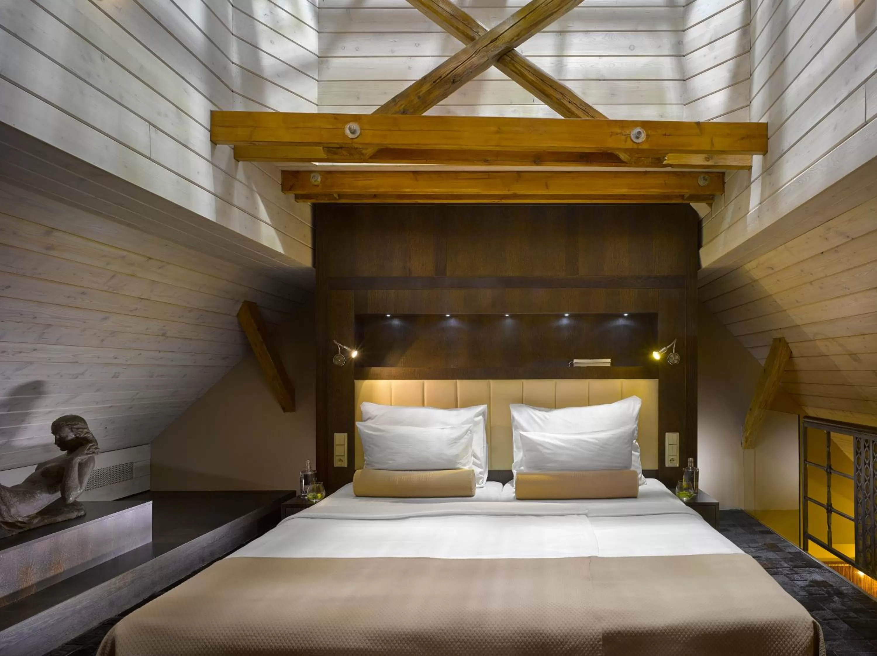 Bed in Grandezza Hotel Luxury Palace