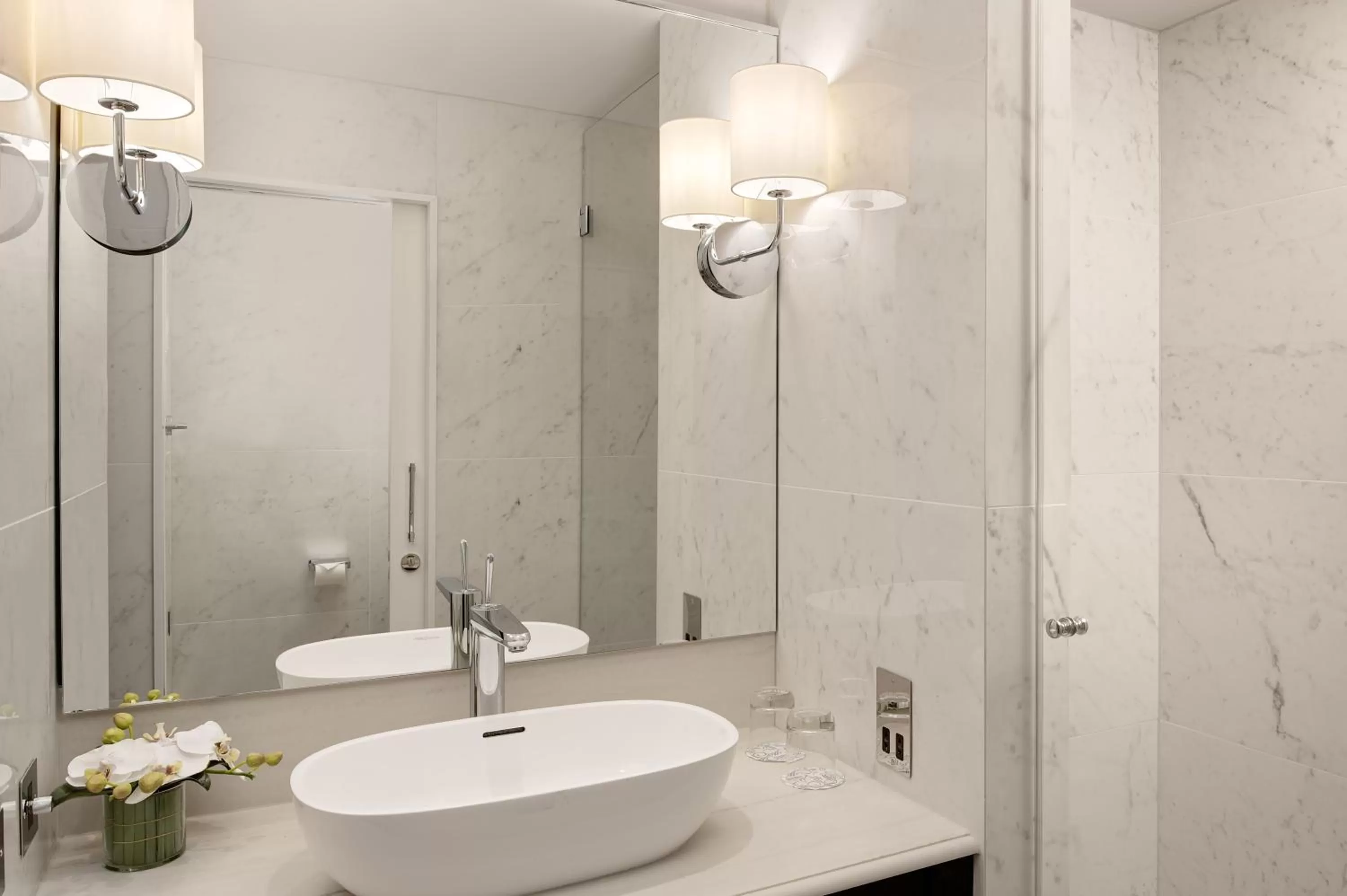 Bathroom in Fairmont Windsor Park