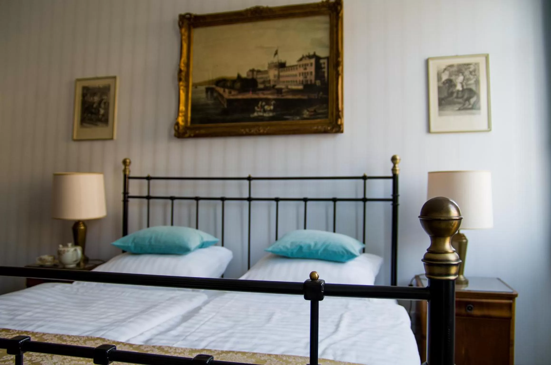 Bed in Hotel Victoria