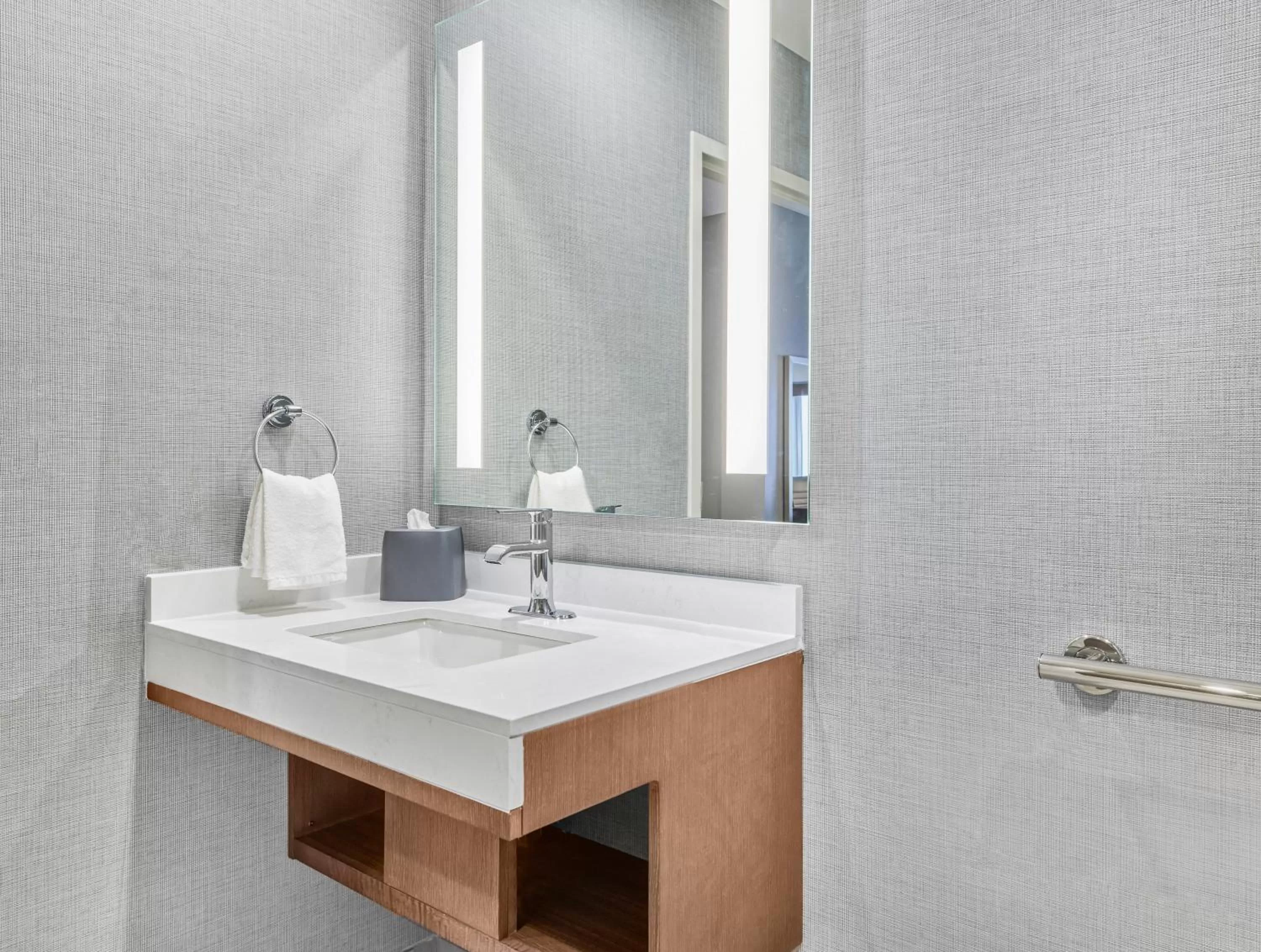 Bathroom in Hyatt Place Houston Medical Center