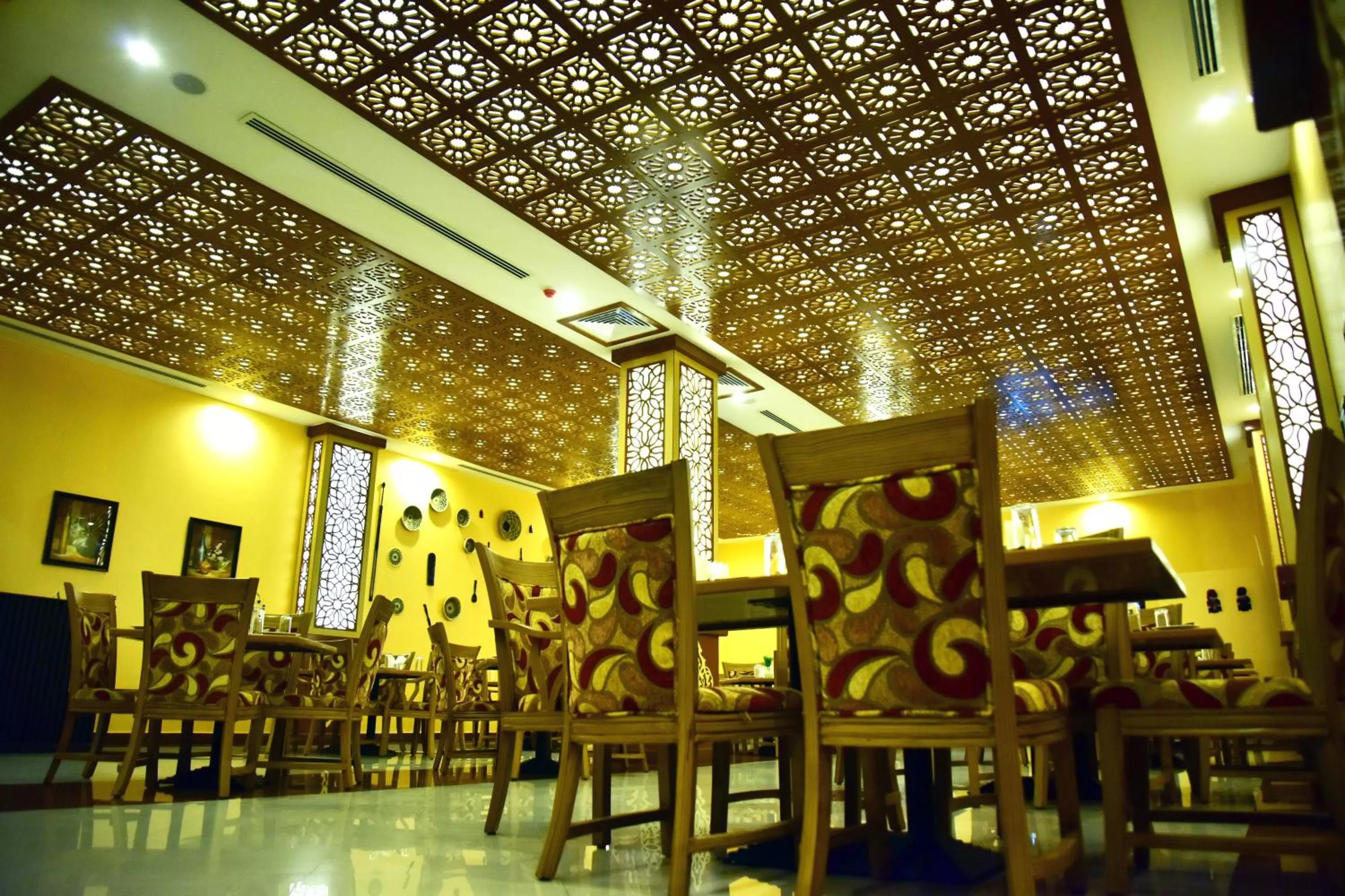 Restaurant/places to eat in Hotel Blue Sapphire