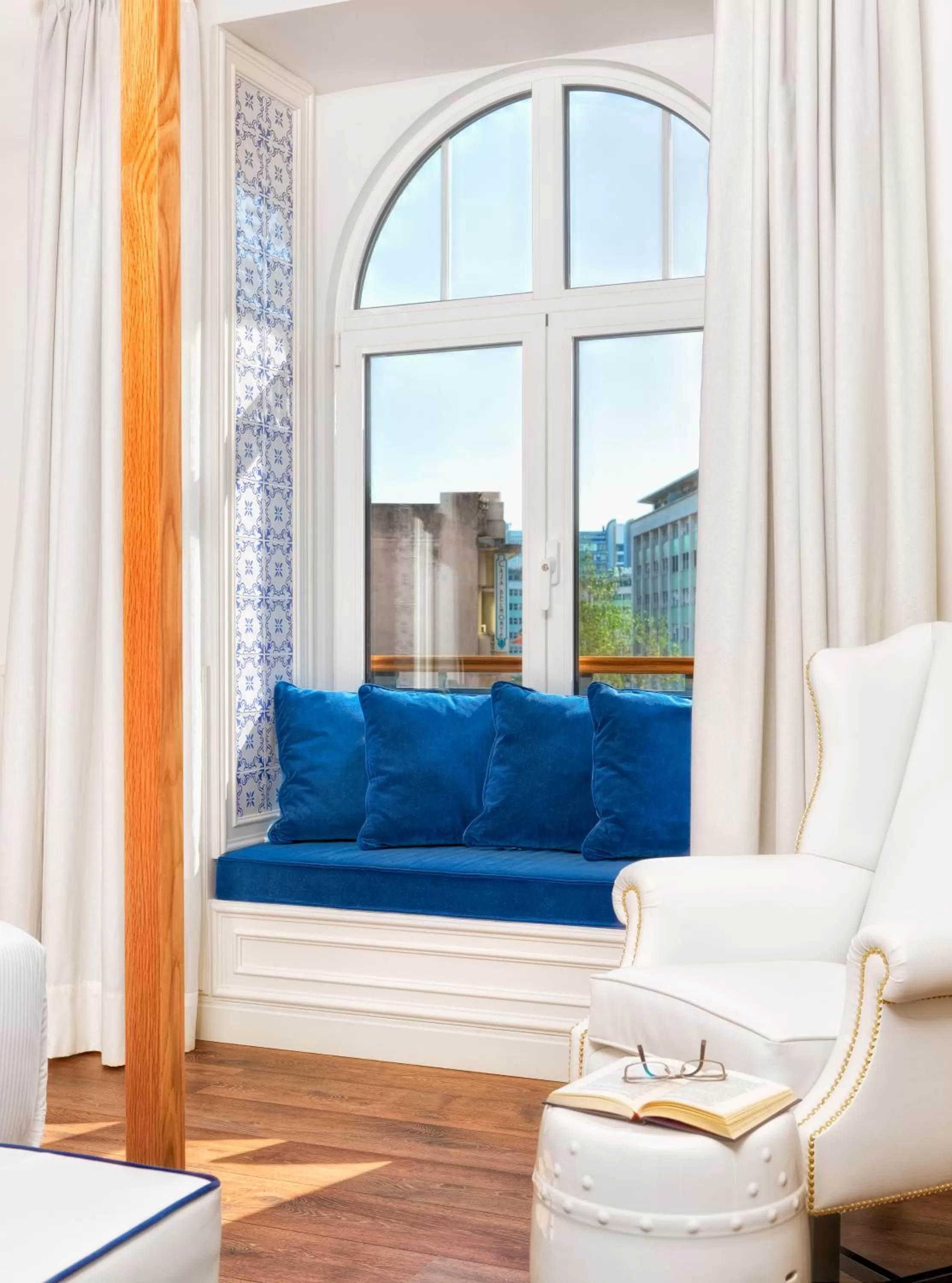 Seating area in H10 Duque de Loule