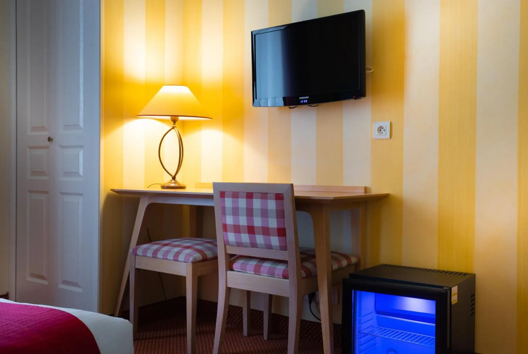 Bed in Hotel Delambre