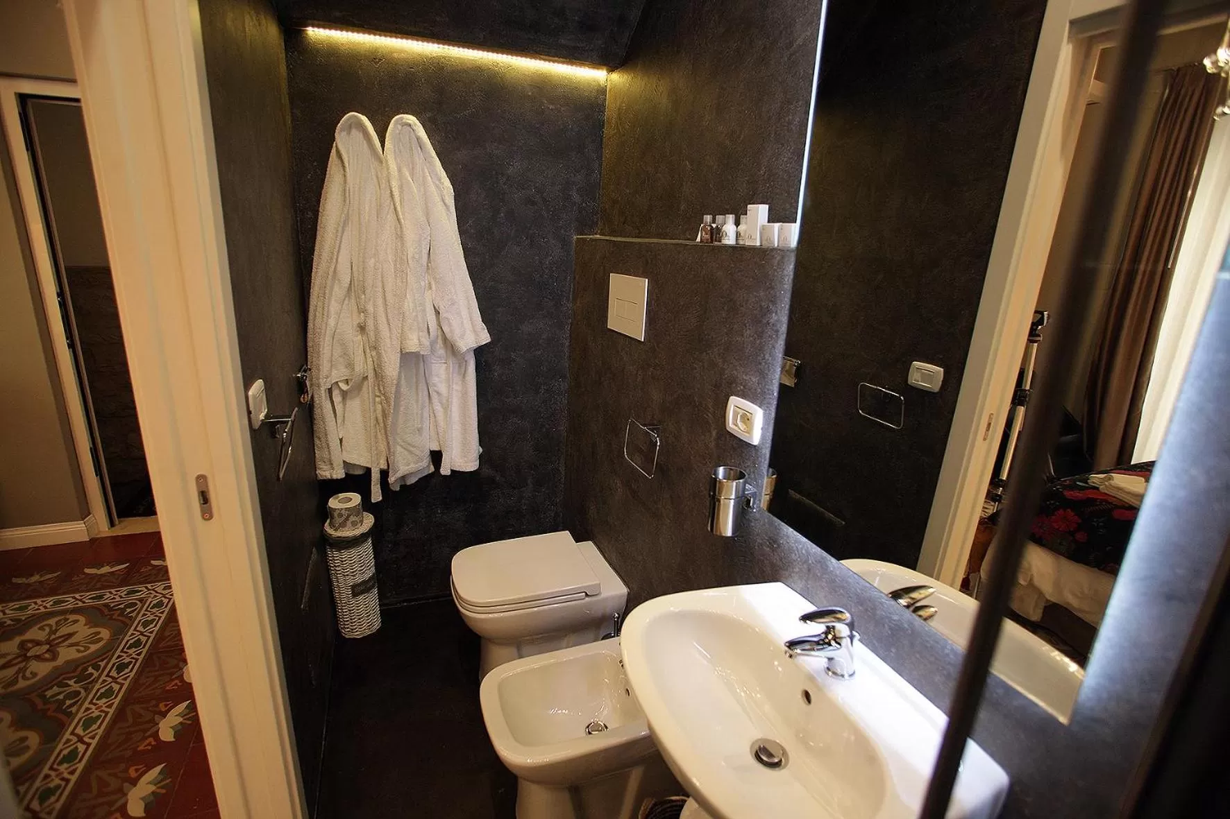 Shower in Sebèl Hospitality Charme