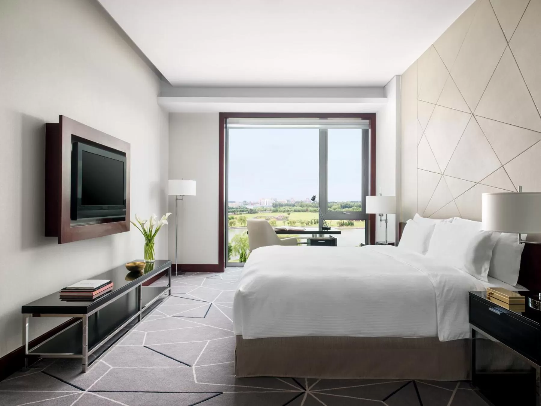 Photo of the whole room, Bed in Cordis, Beijing Capital Airport By Langham Hospitality Group