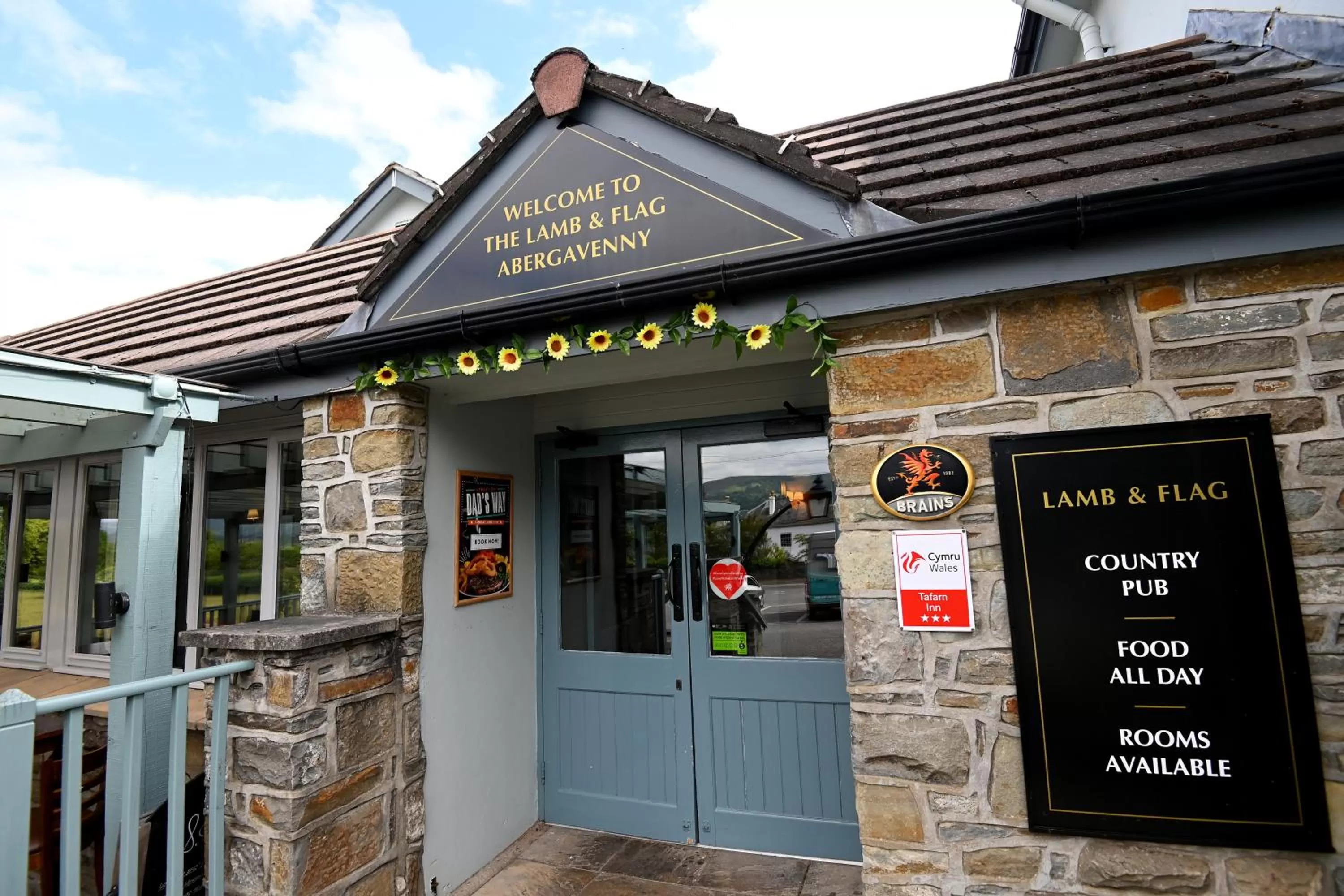 Property building in Lamb & Flag Inn