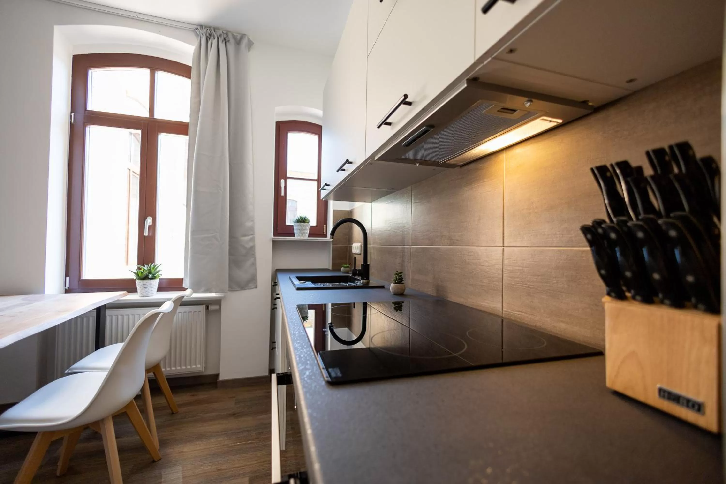 Kitchen or kitchenette in Apartments am Neuen Theater - Altstadt - Zentral - Küche - Wifi - Powered by Ko-Living