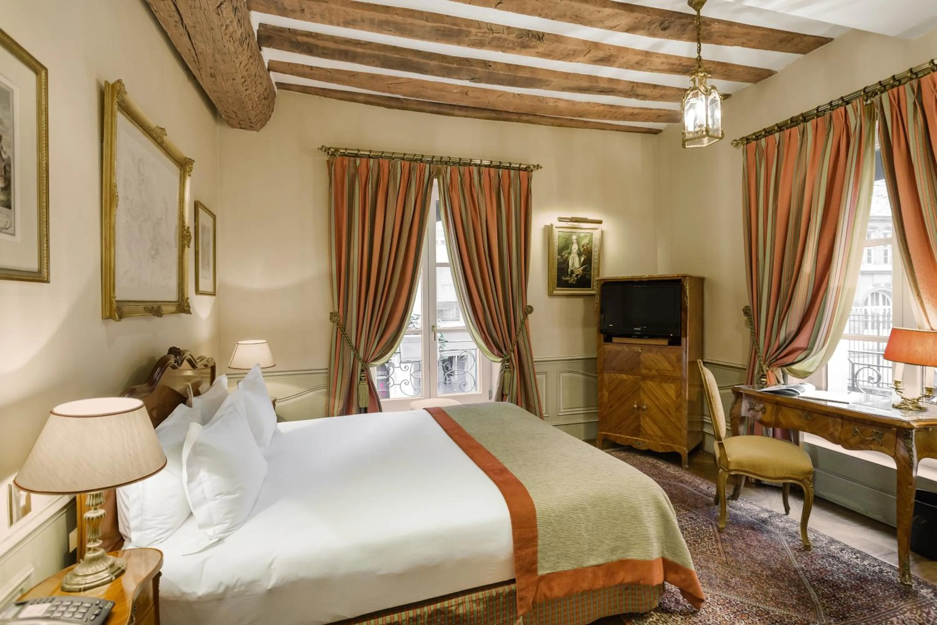 Photo of the whole room, Bed in Hotel Luxembourg Parc