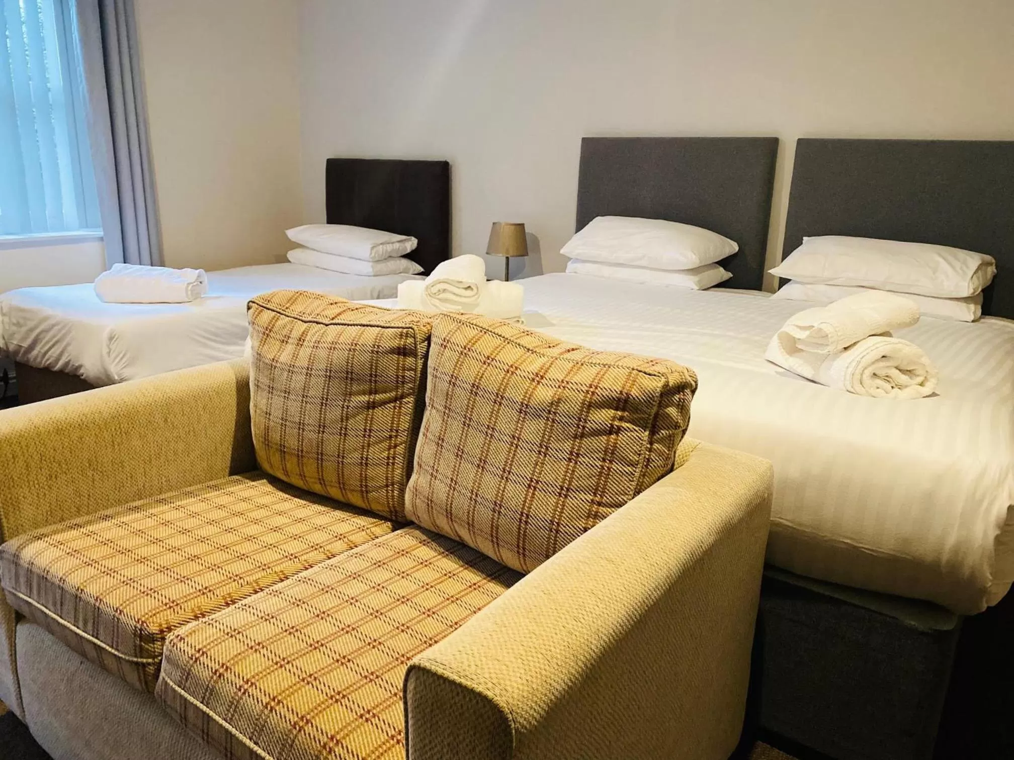 Bedroom, Bed in The Oaks Hotel