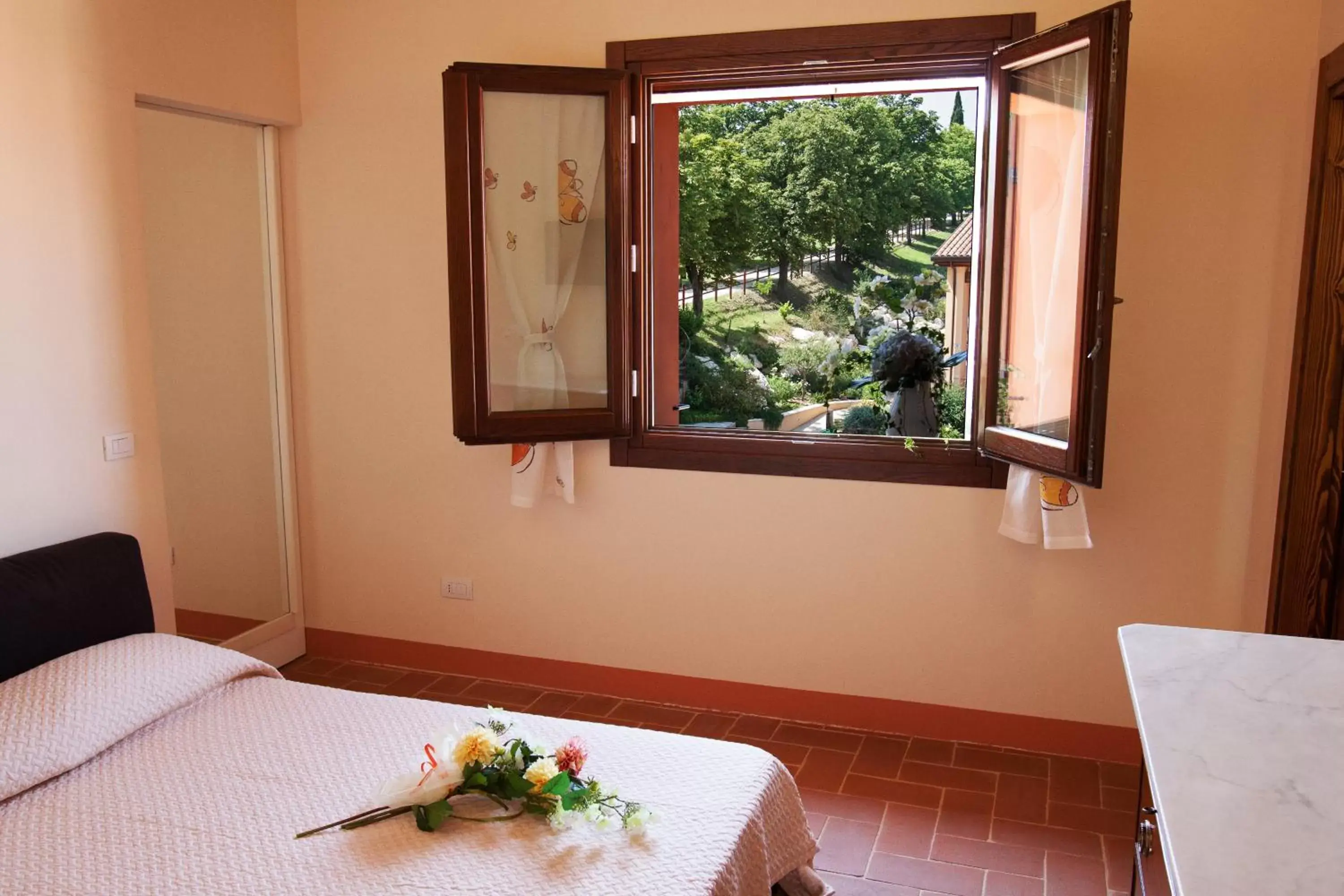 Double Room with Private Bathroom in Collina dei Poeti Double Room with Private Bathroom in Collina dei Poeti