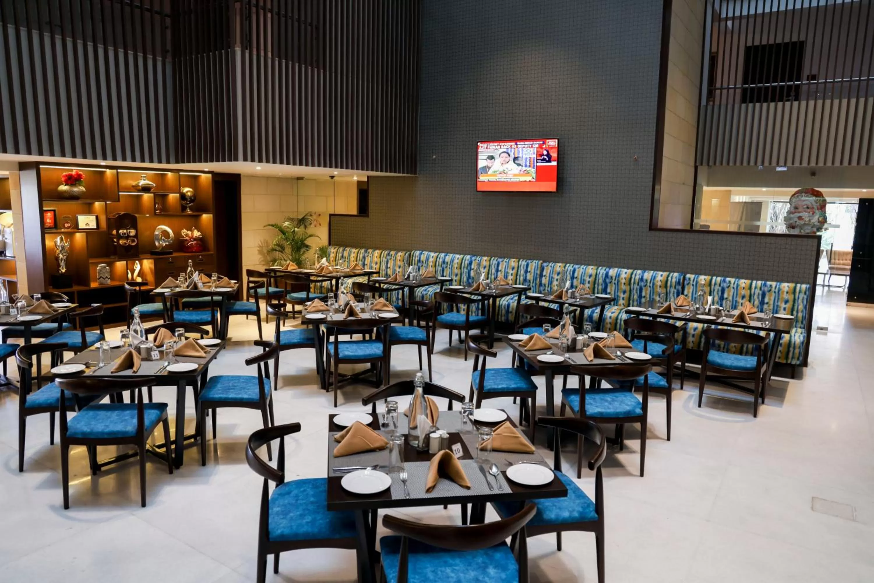 Restaurant/places to eat in Royal Orchid Golden Suites Pune