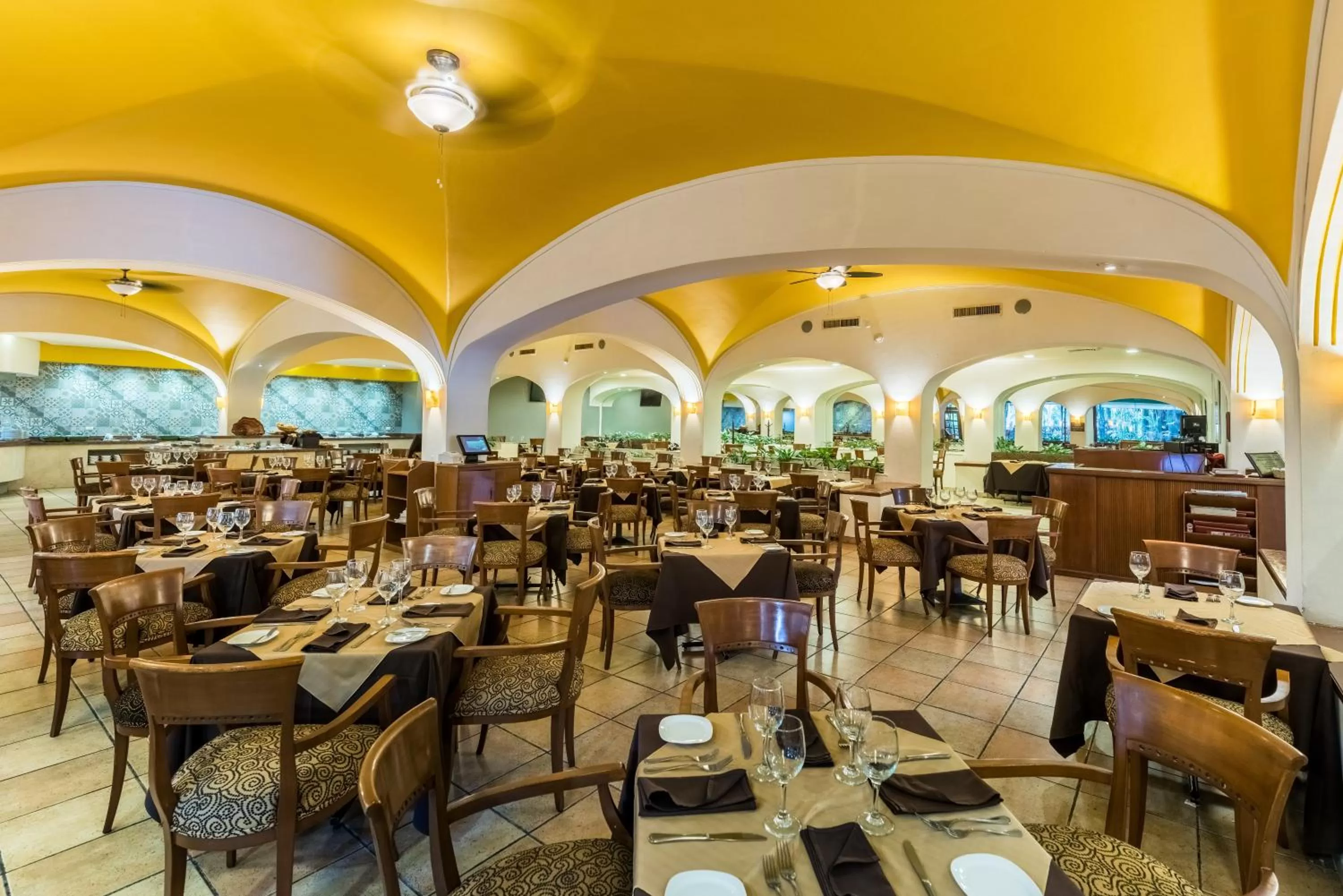 Restaurant/places to eat in Holiday Inn Guadalajara Expo Plaza del Sol by IHG