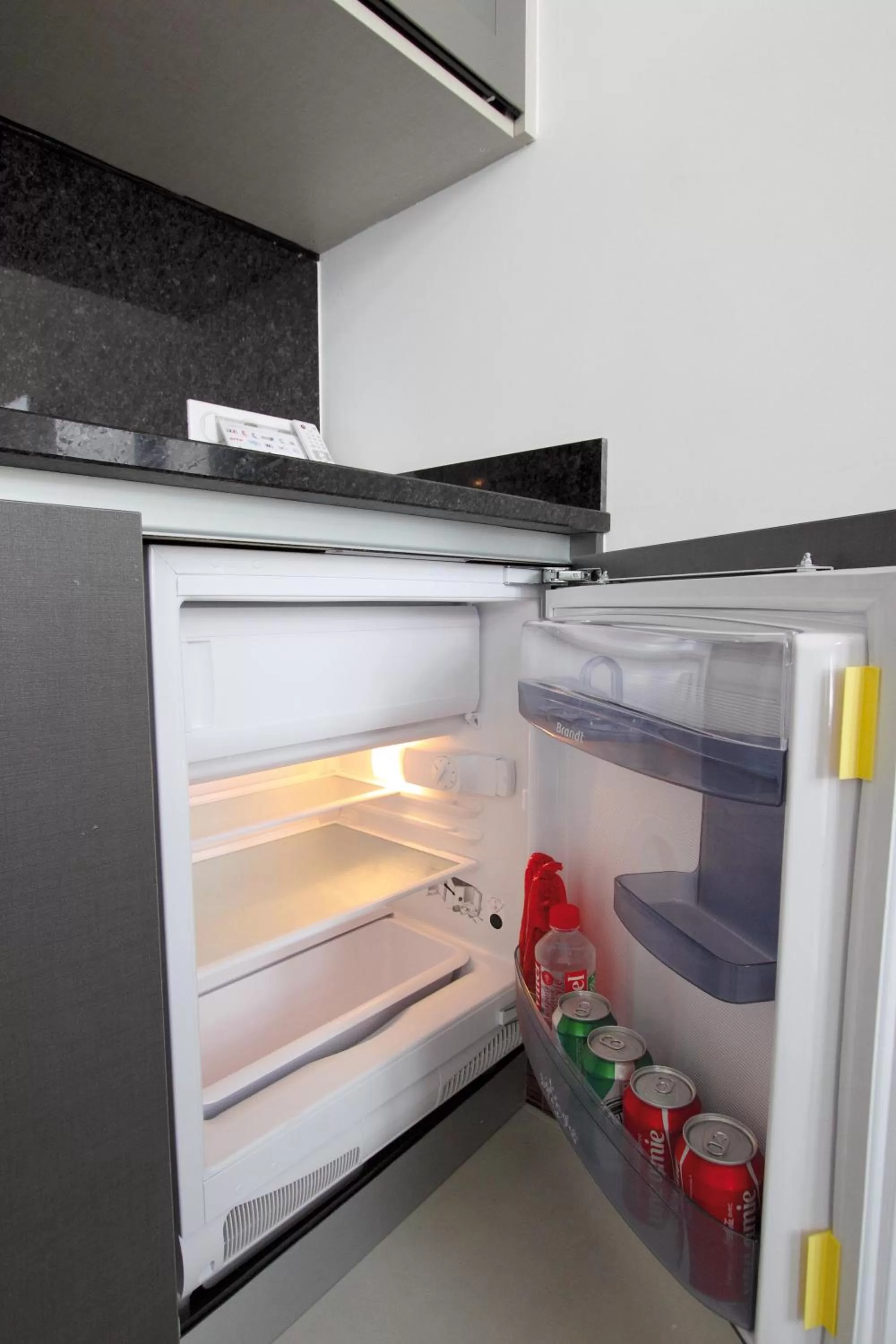 Kitchen or kitchenette in GOLDEN TULIP CANNES HOTEL de PARIS