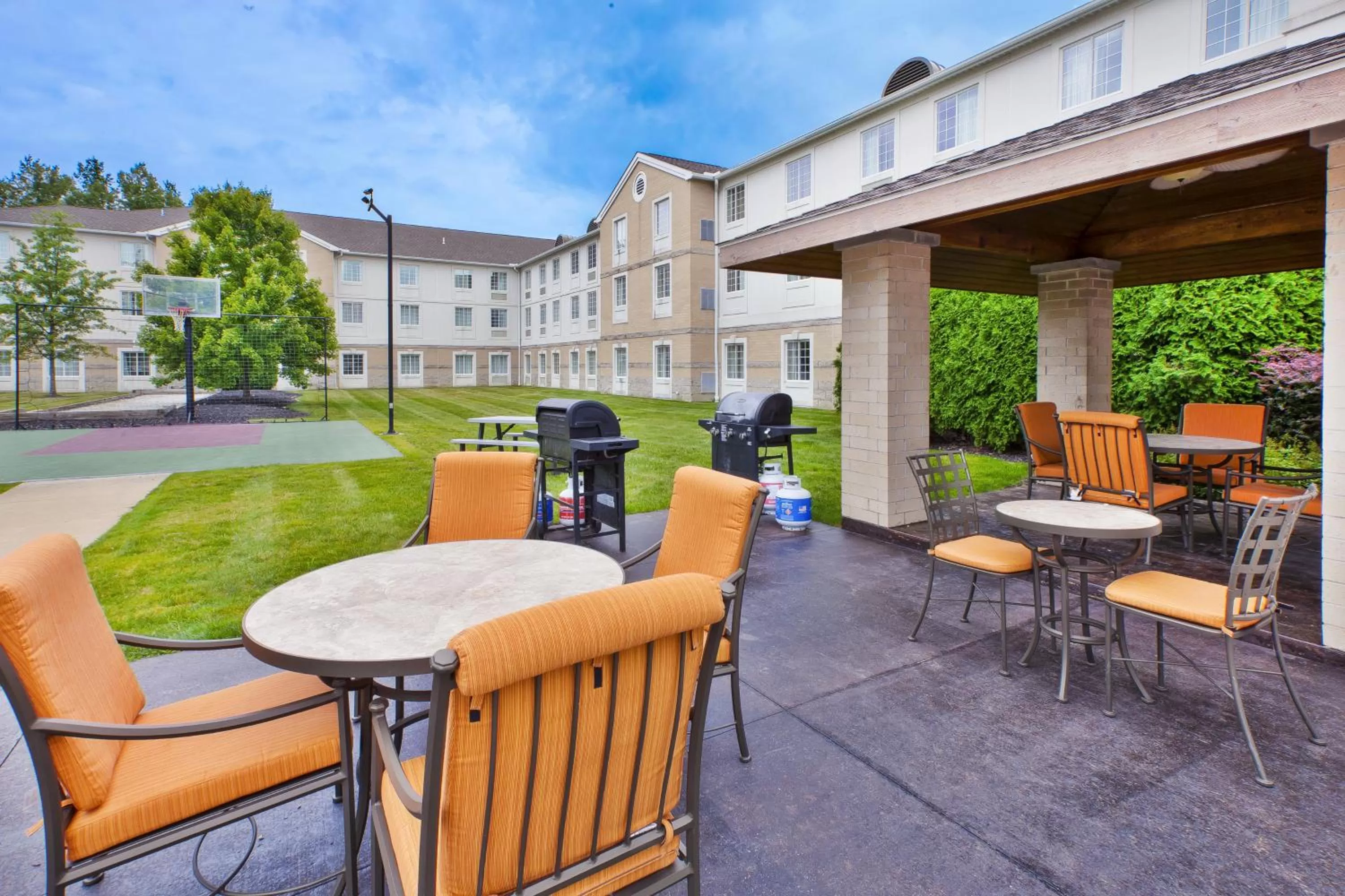 Property building in Staybridge Suites Cleveland Mayfield Heights Beachwood by IHG