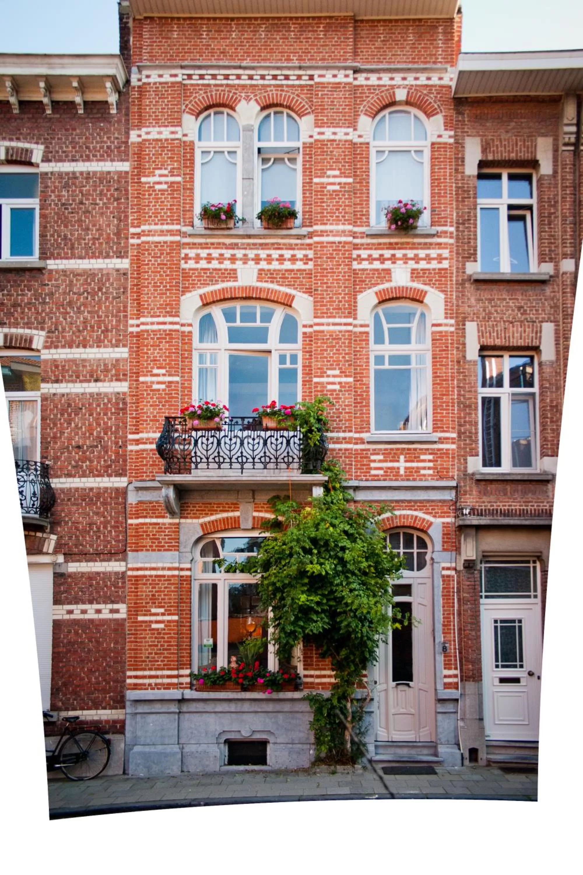 Property building in B&B Lodging At 8