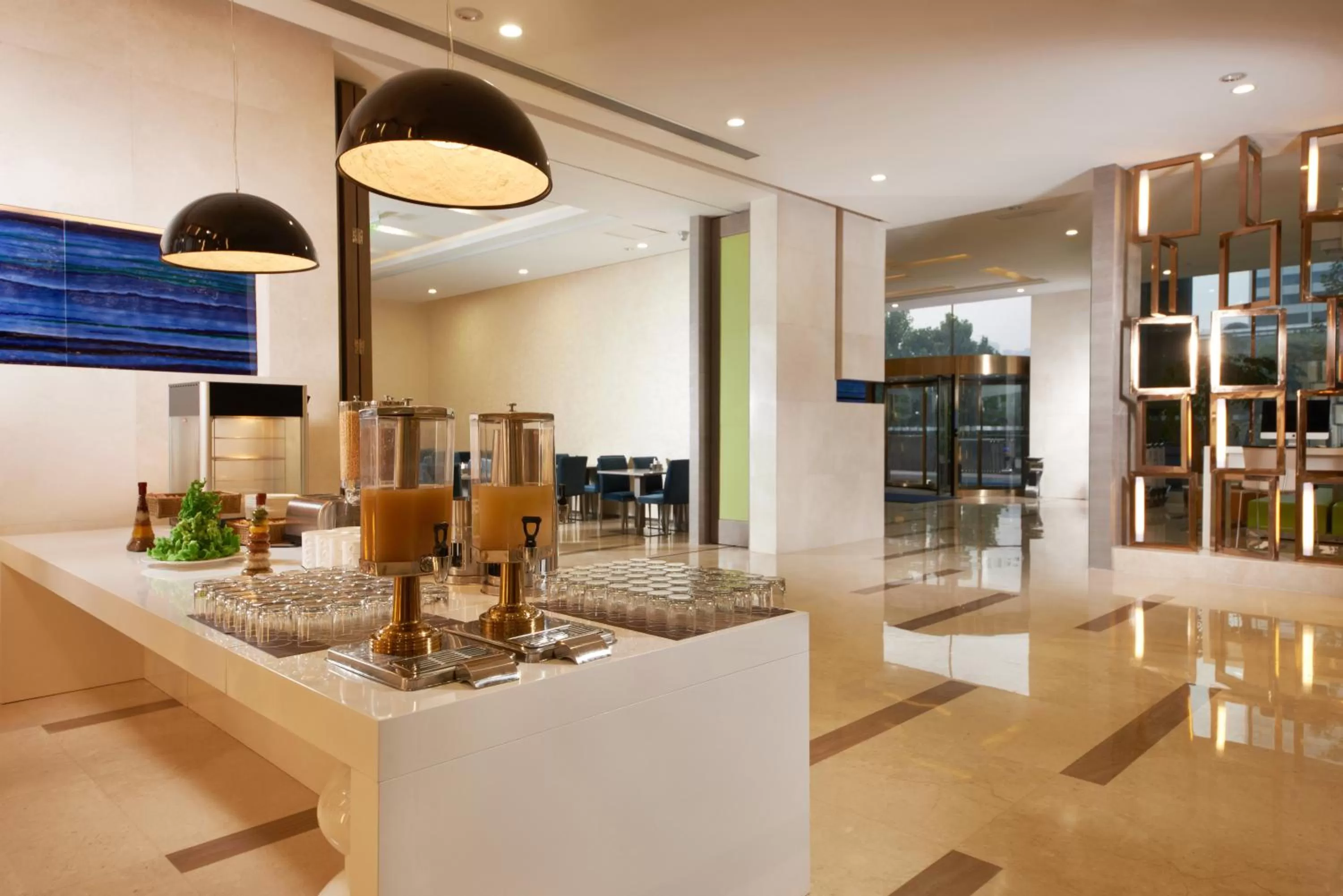 Restaurant/places to eat in Holiday Inn Express Luoyang City Center by IHG