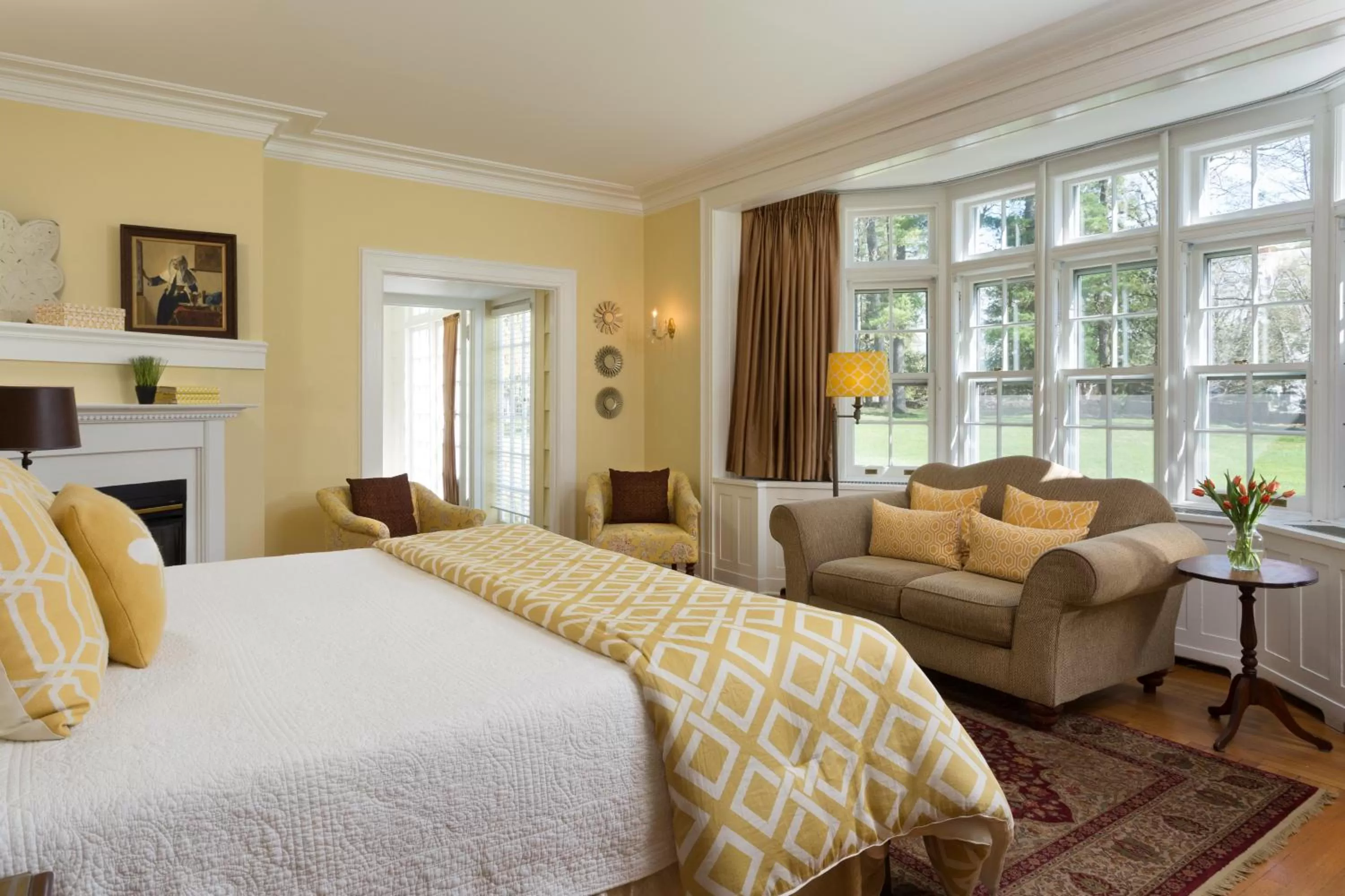 Bedroom, Bed in Four Chimneys Inn