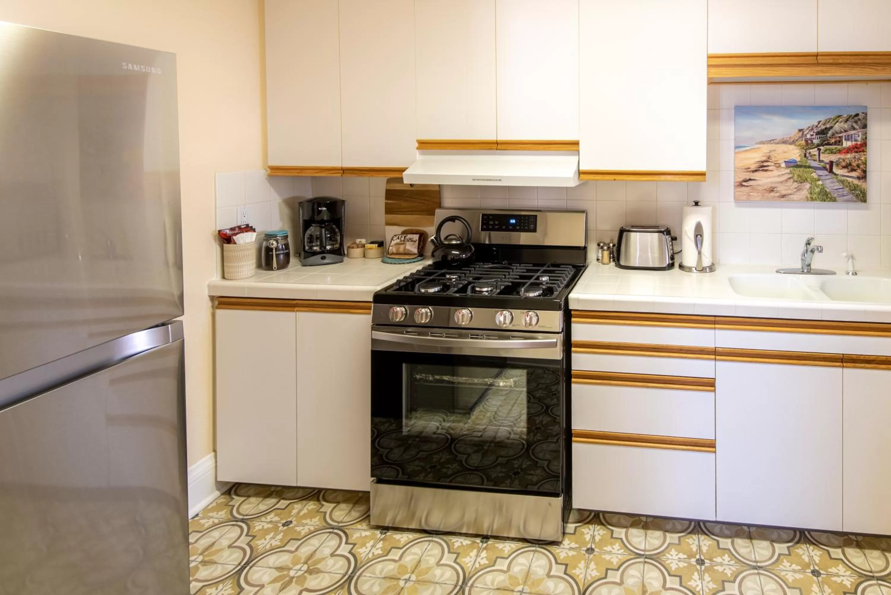 Kitchen or kitchenette in Harbor House Inn