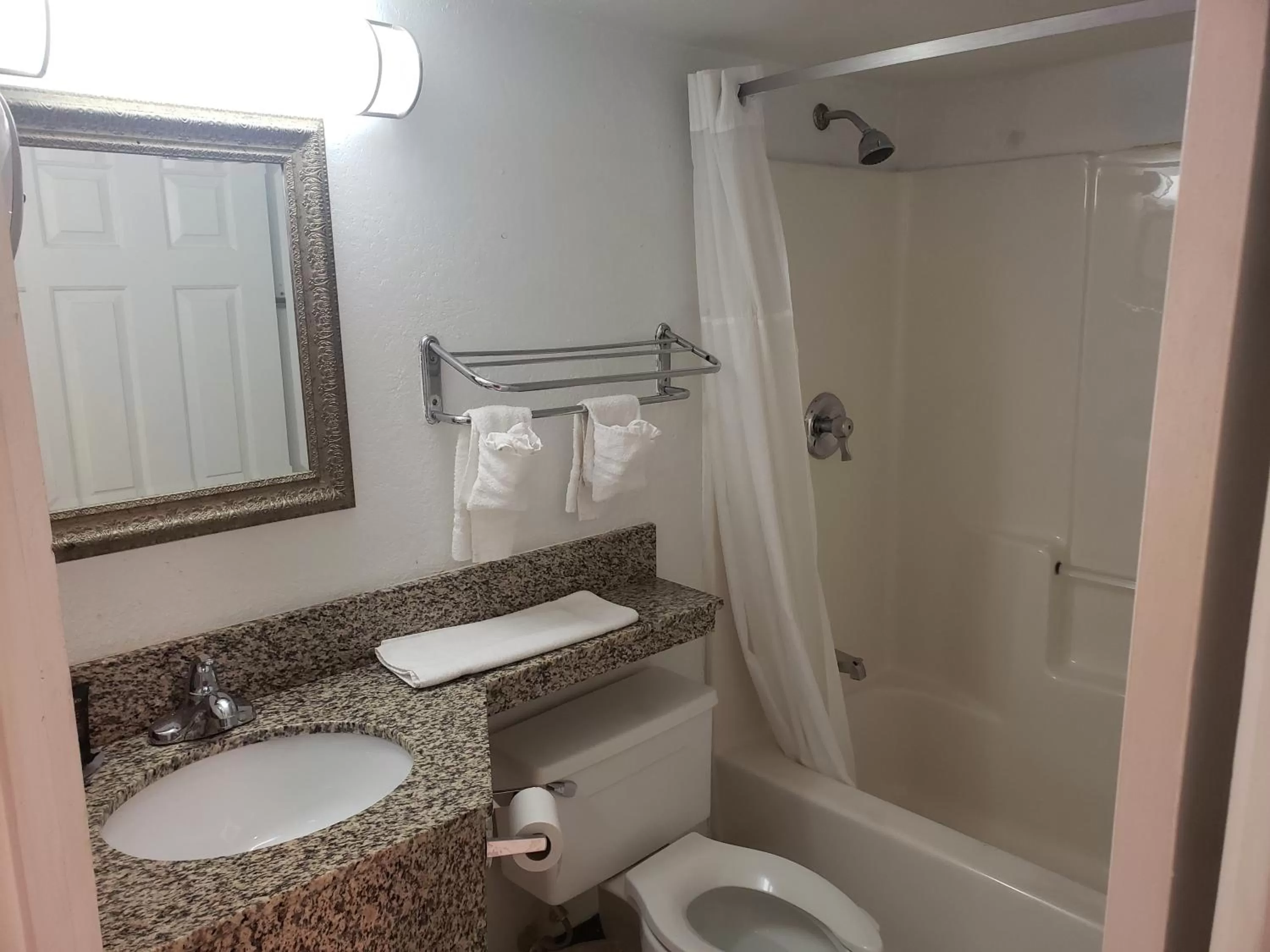 Bathroom in Envi Boutique Hotel Henderson-Evansville South