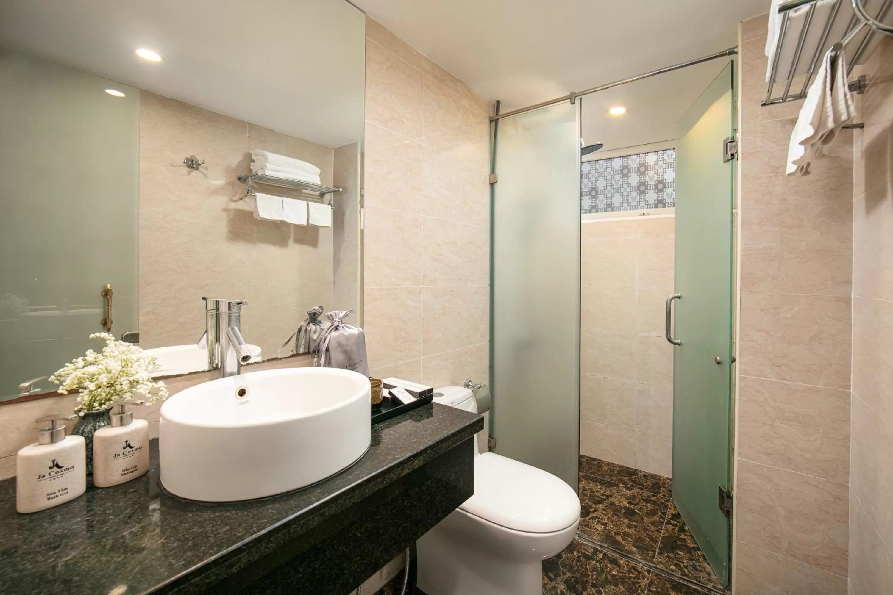 Toilet in Hanoi La Palm Premier Hotel & Spa