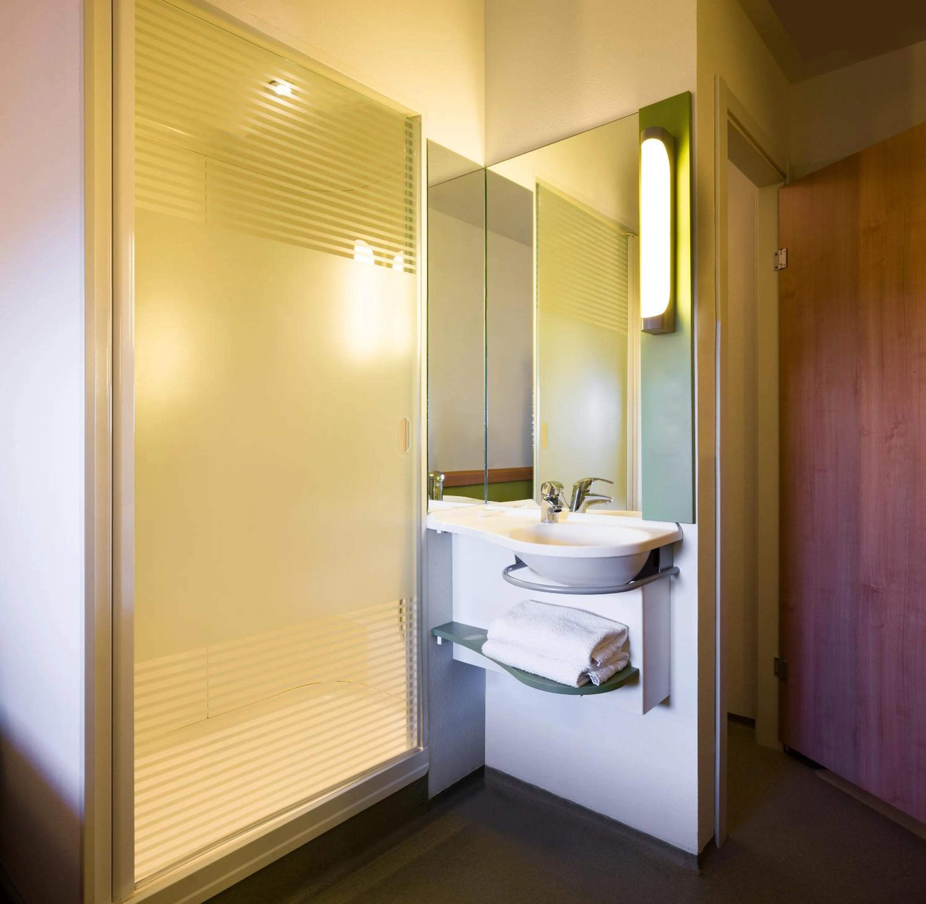 Bathroom in Ibis Budget Madrid Getafe